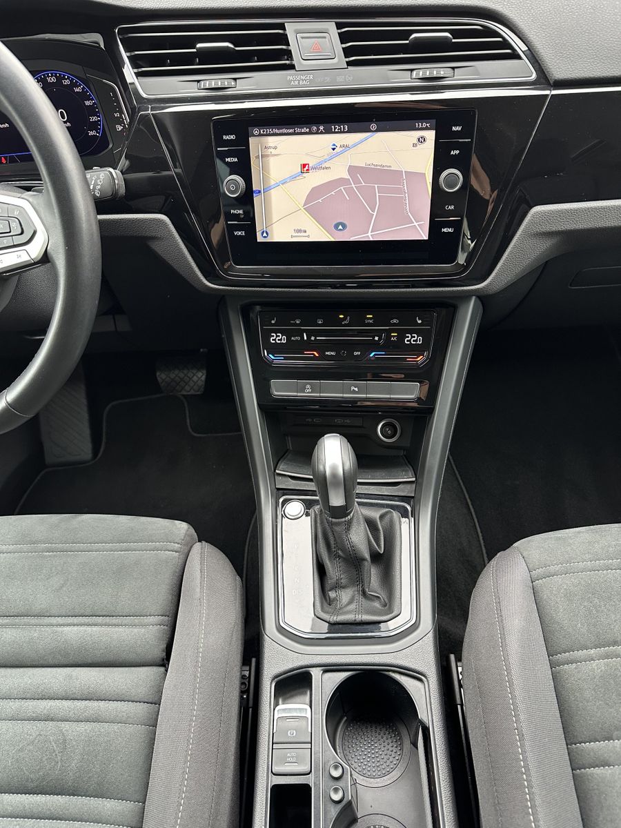 Fahrzeugabbildung Volkswagen Touran 2.0 TDI DSG 7-Sitzer Highline NAV+LED+AHK