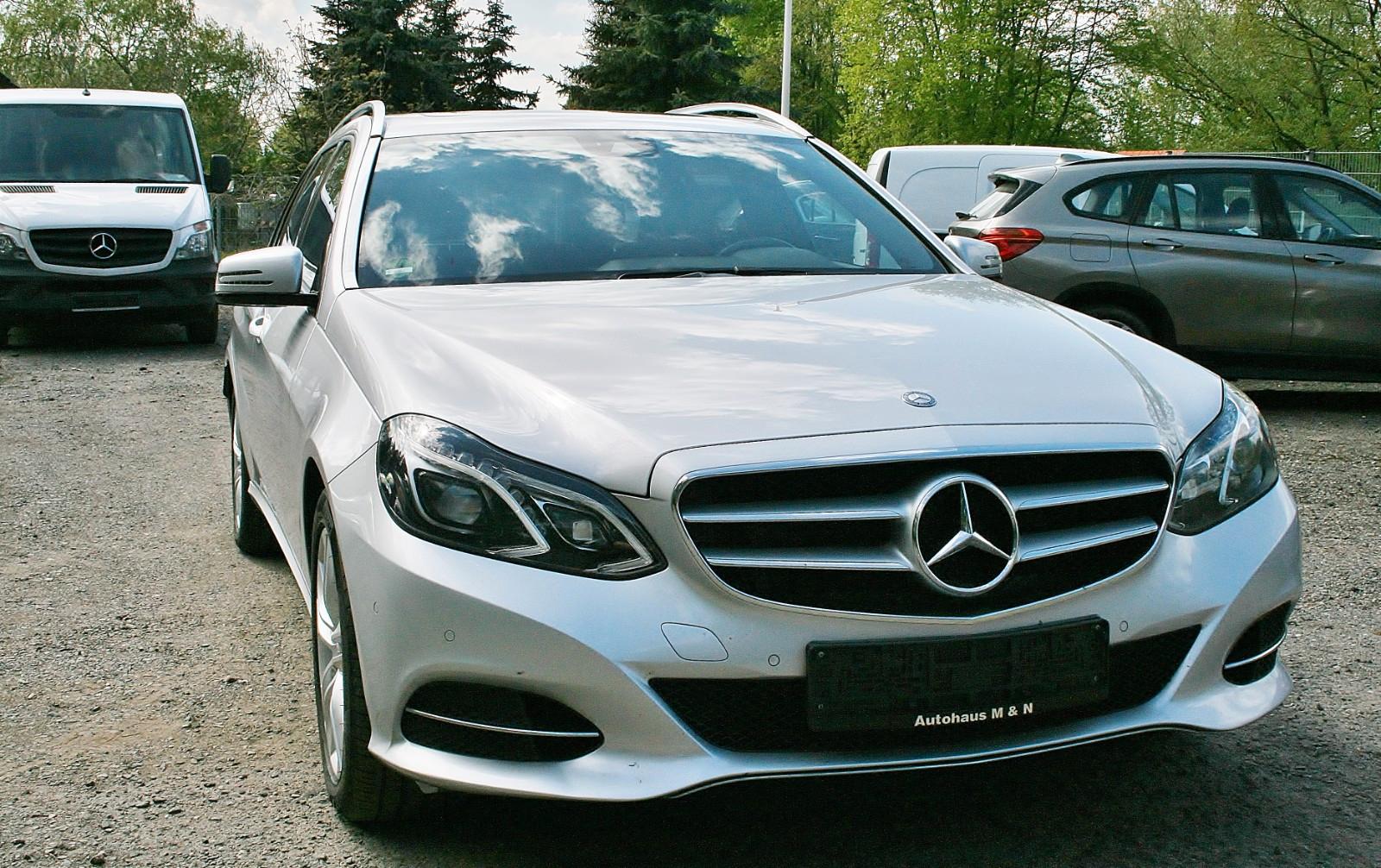 Mercedes-Benz E 350 T+Navi+LED+Sitzh+Dach+AHK+Totwinkel+Kamera