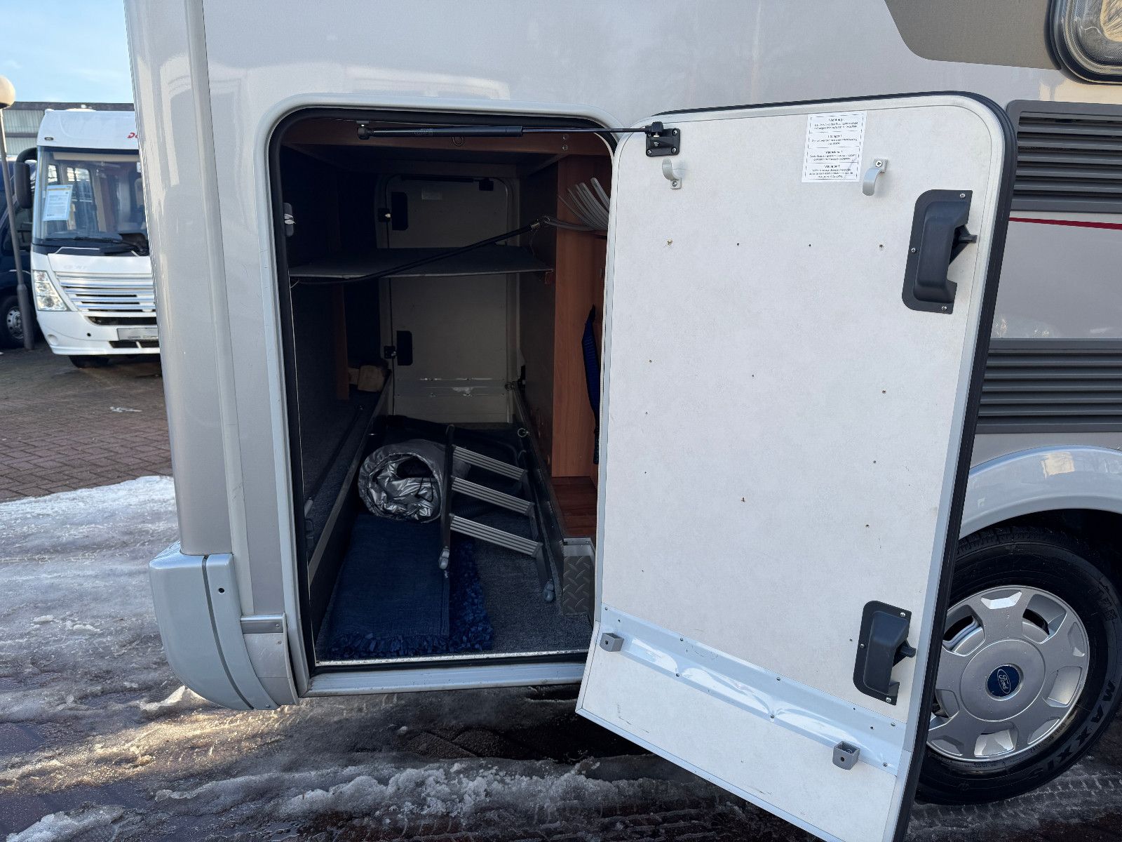 Fahrzeugabbildung HYMER / ERIBA / HYMERCAR Van 512 SILVERLINE FORD TRANSIT SOLAR TV KAMERA