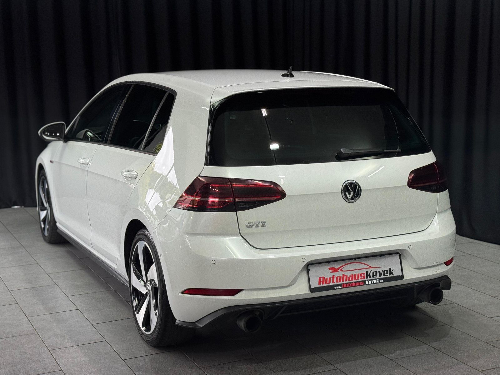 Fahrzeugabbildung Volkswagen Golf VII Lim. GTI BMT/Start-Stopp