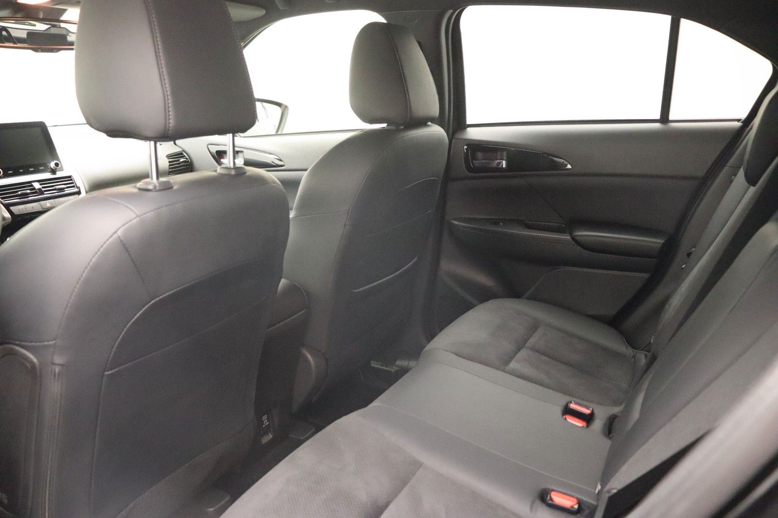 Fahrzeugabbildung Mitsubishi Eclipse Cross Plus Hybrid 4WD