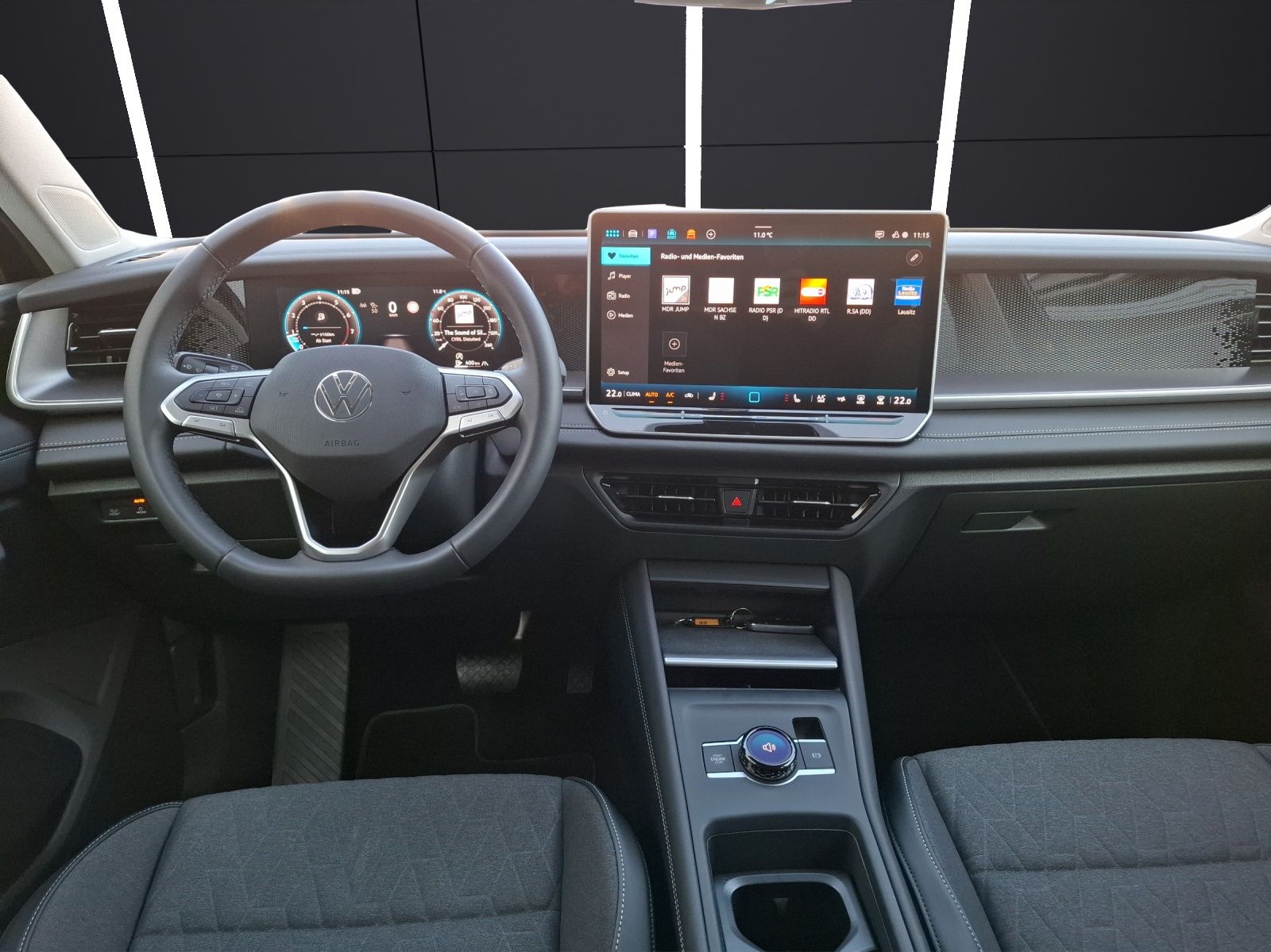 Fahrzeugabbildung Volkswagen Tayron TSI Life DSG 4M LED AHK Navi AID HUD ACC