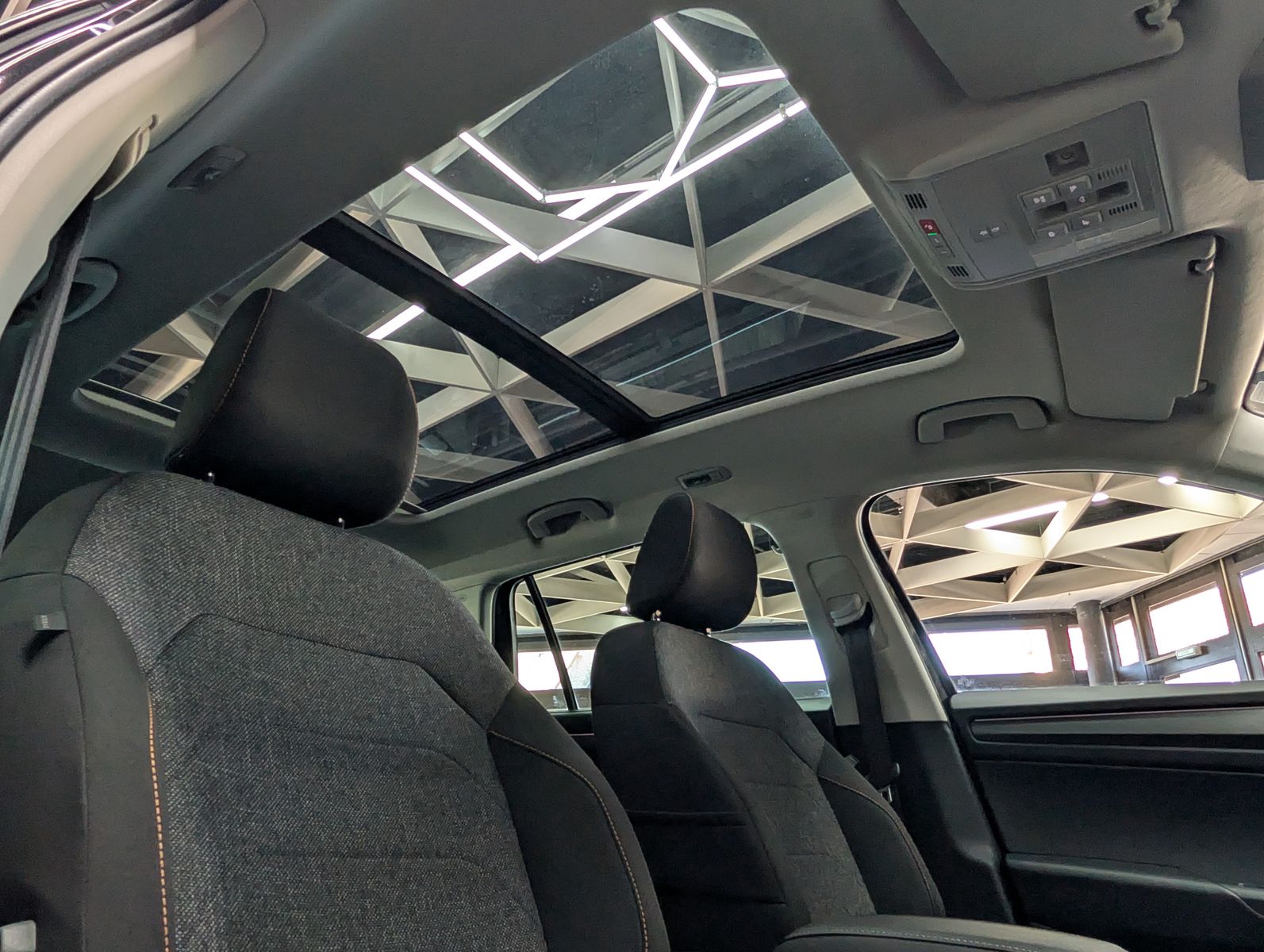 Fahrzeugabbildung SKODA Kodiaq Clever 4x4 PANO*AHK*CANTON*4xSHZ*7-Sitzer