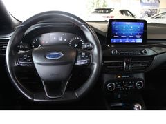 Fahrzeugabbildung Ford Focus ST-Line,Top-Ausstattung,Top-Zustand