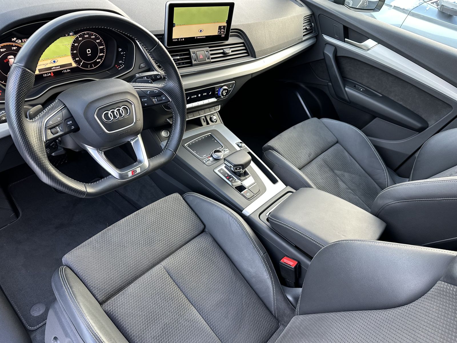 Fahrzeugabbildung Audi Q5 50 TFSI e Qu S-Line Black NAV+LED+20ZO+HEADUP