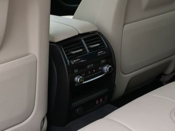 Fahrzeugabbildung BMW 530e Tour HUD Laser Sportsitz Komfortzugang