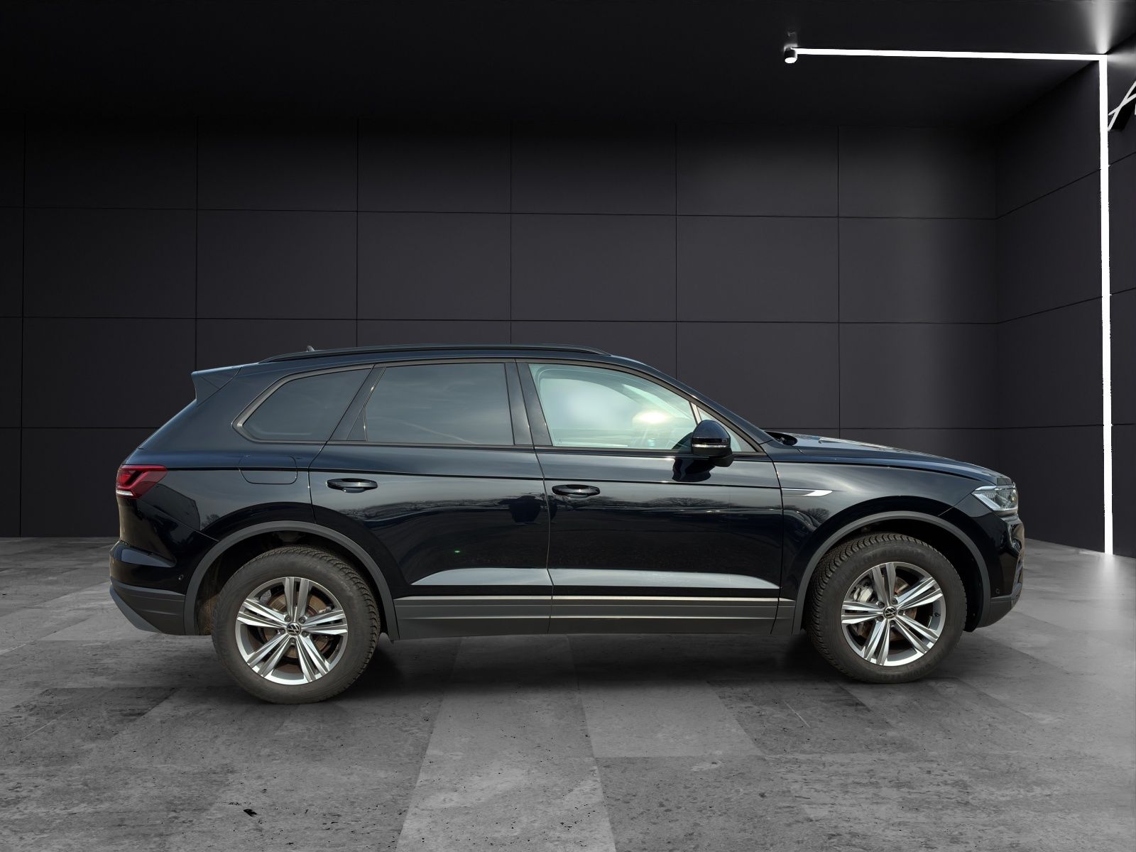 Fahrzeugabbildung Volkswagen Touareg 4M TDI DSG LED ACC STH SH LRHzg RearView