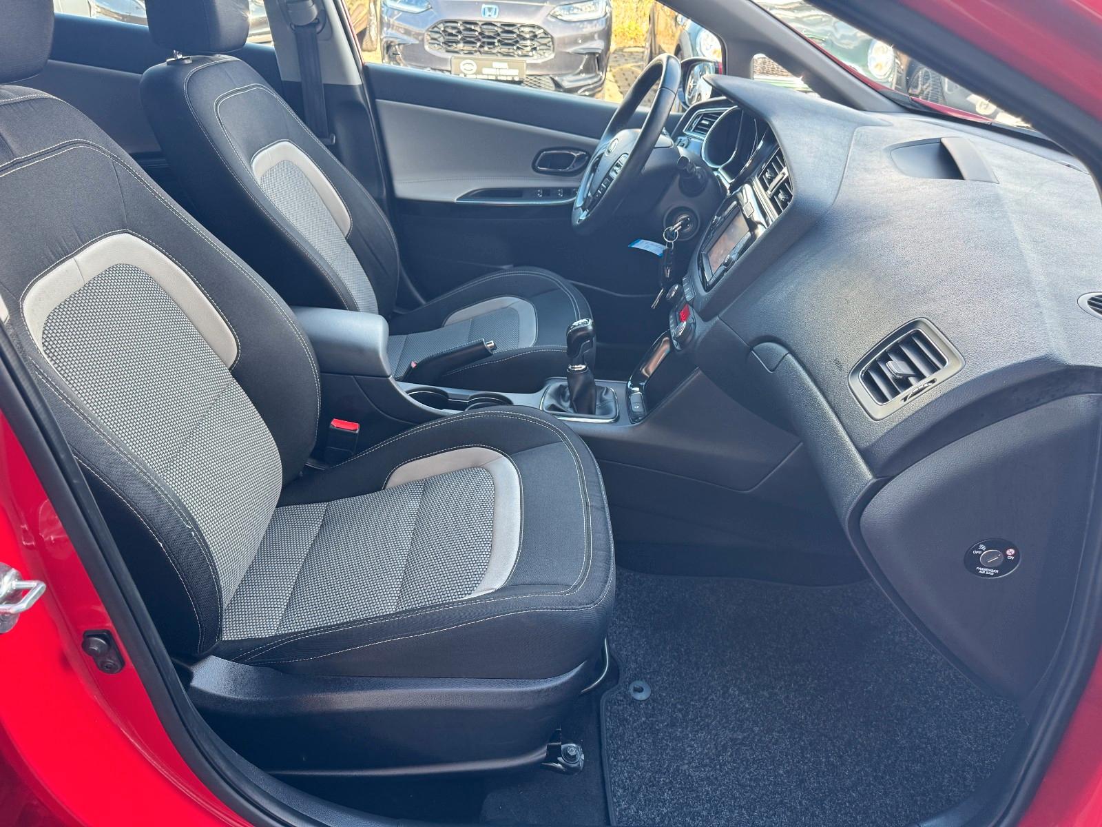 Kia cee'd *PDC*AHK*SHZ*NAVI*