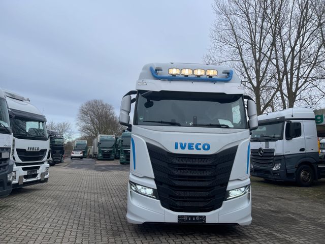 Iveco AS440S46 T/P HI -WAY  LNG 16000 km