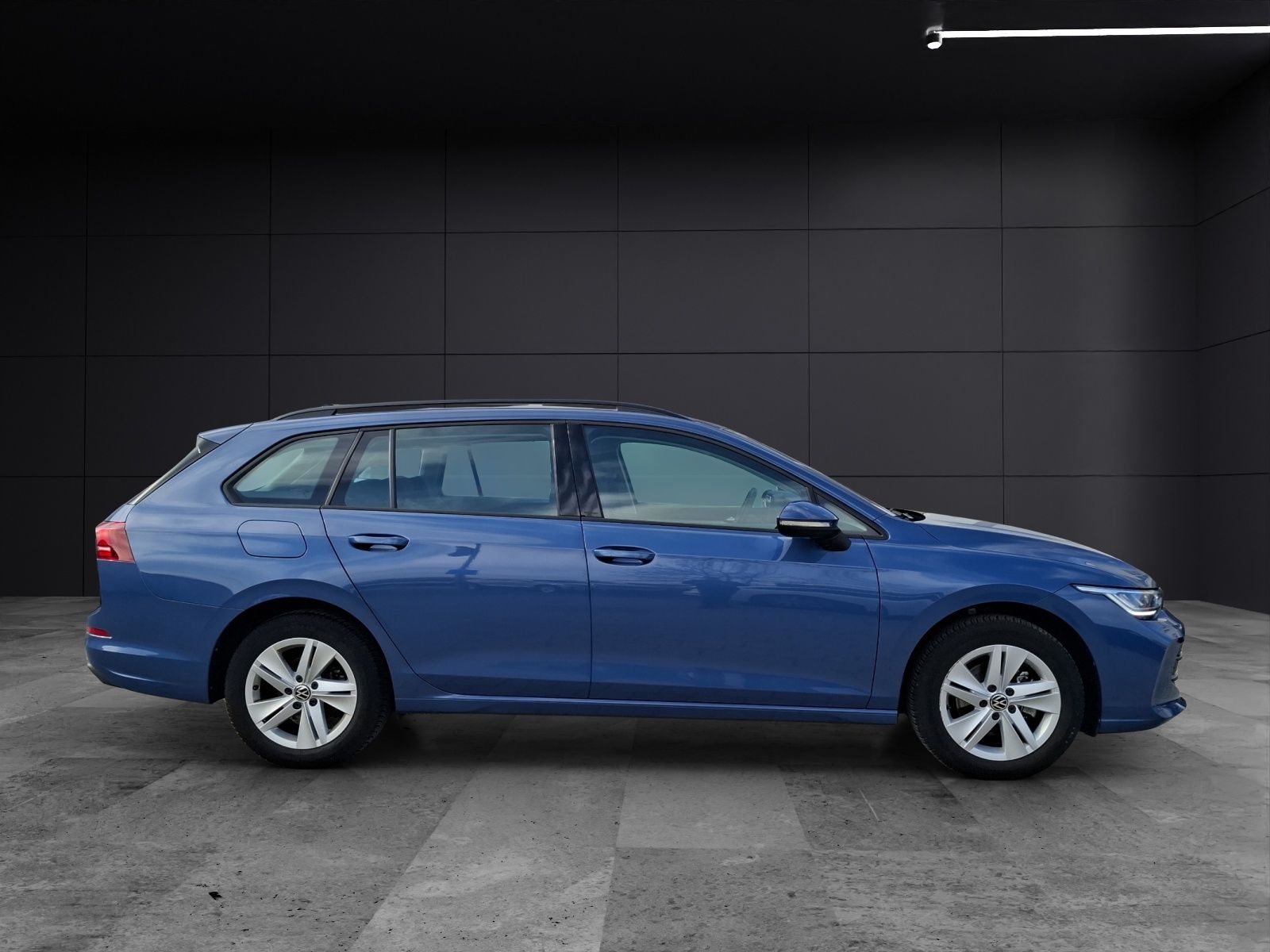 Fahrzeugabbildung Volkswagen Golf VIII Variant TSI Life Standhzg. LED Navi AI