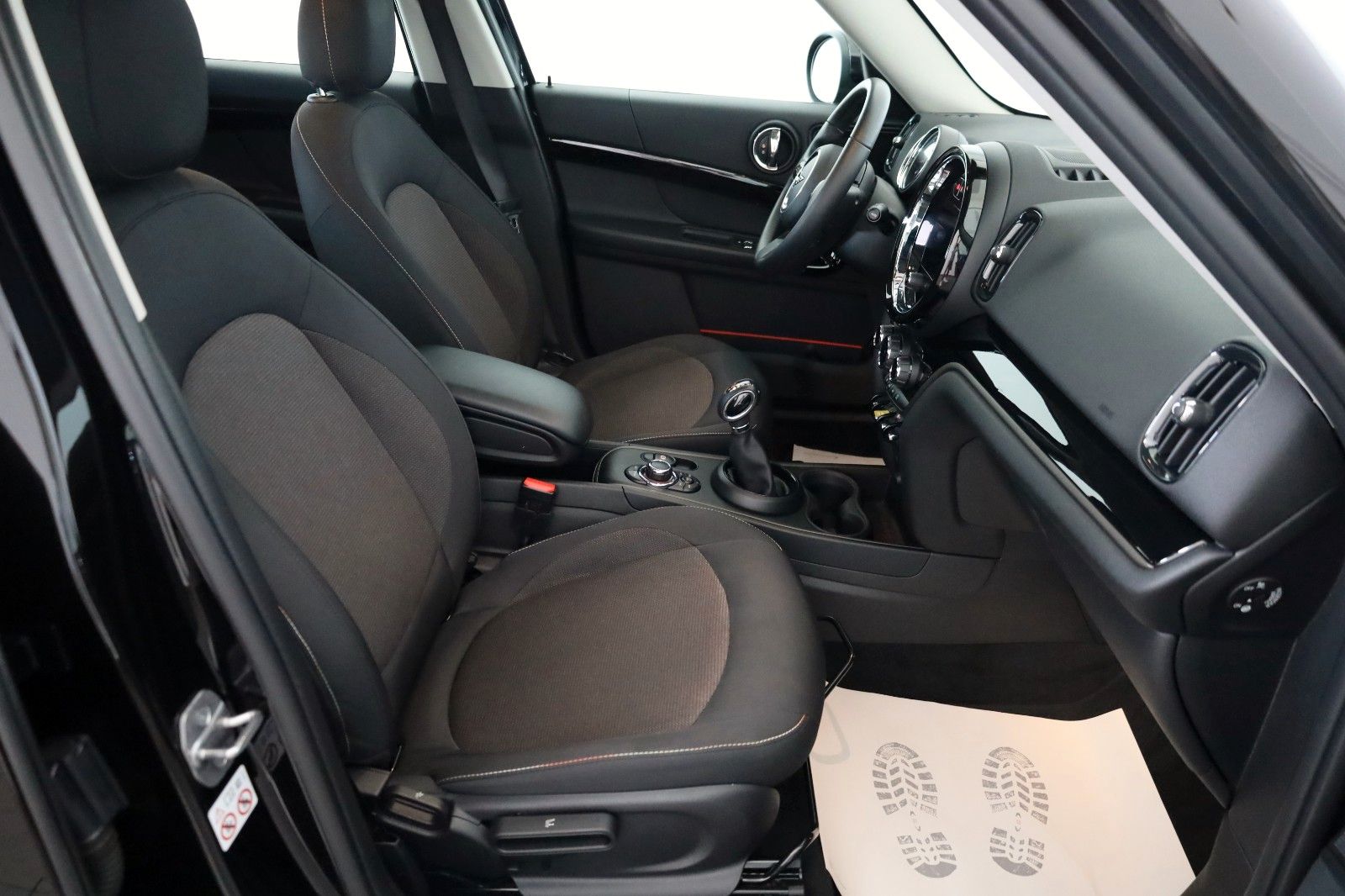 Fahrzeugabbildung MINI Cooper SE Countryman All4 Hybrid Trim ,Navi,LED