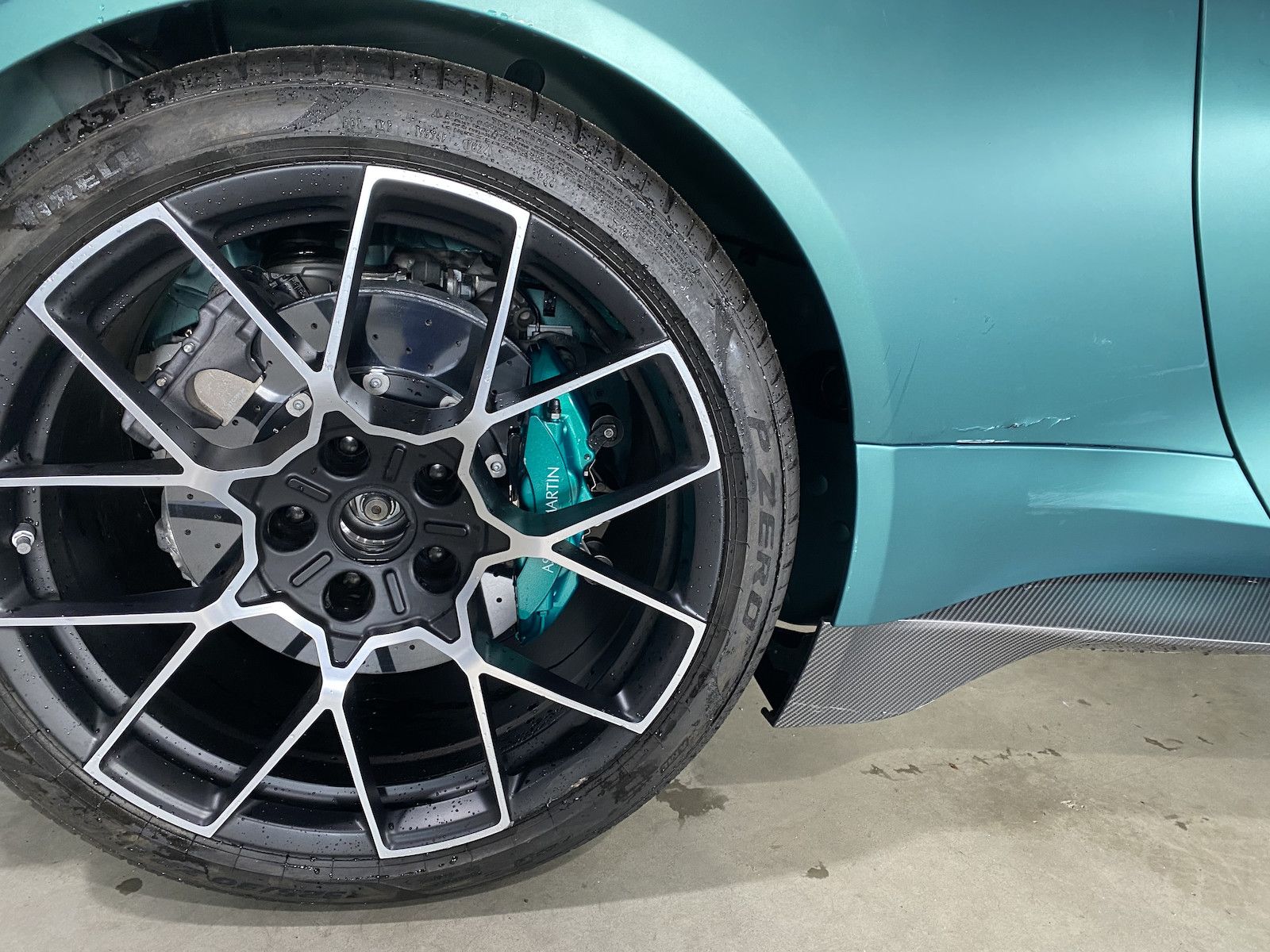 Fahrzeugabbildung Aston Martin Vanquish Q Satin/Carbon/Exhaust-Titan/UPE 50500,