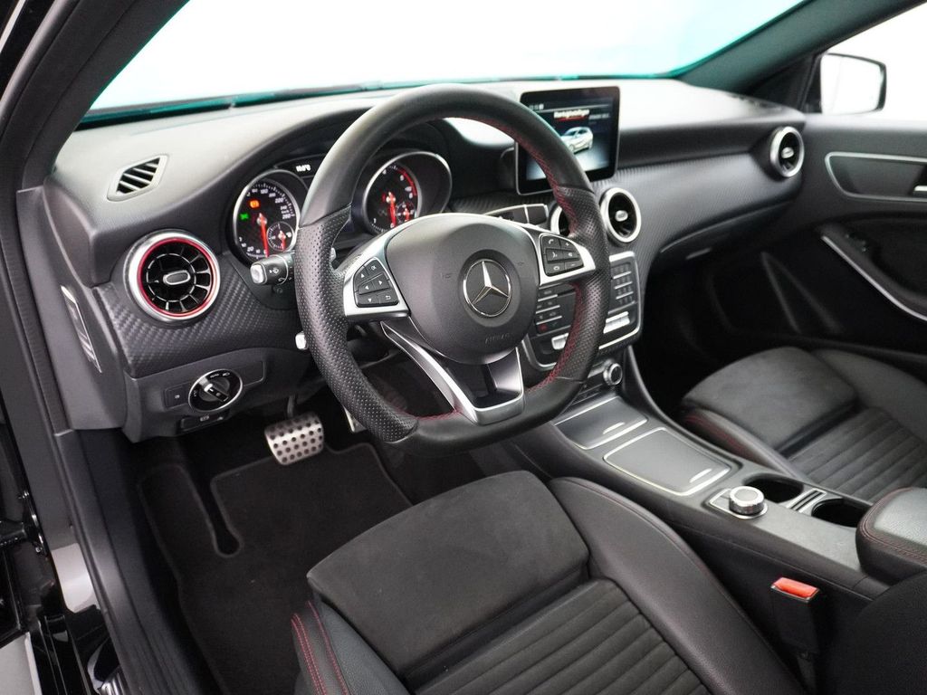 Mercedes-Benz A 220 d A45 Spoiler AMG Styling panorama dach si