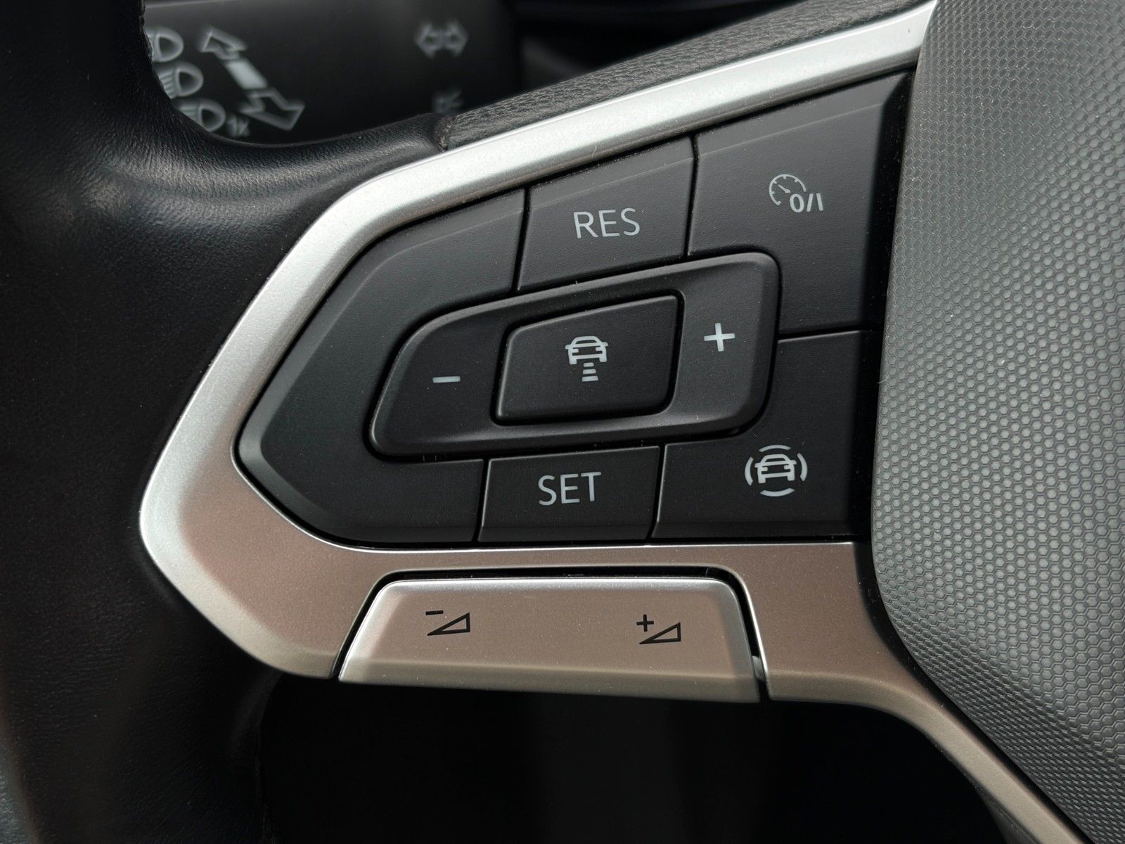 Fahrzeugabbildung Volkswagen T6.1 California Ocean 2.0 TDI Hub Küche Markise