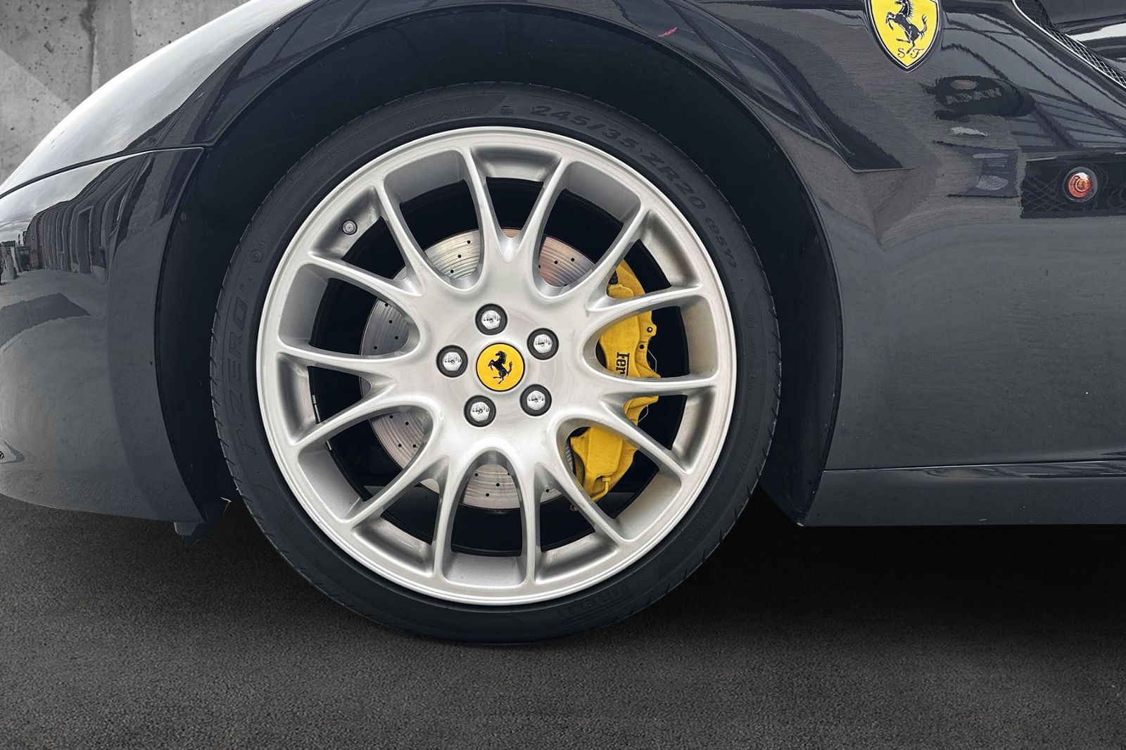 Fahrzeugabbildung Ferrari 599 GTB F1*Challenge Felgen*Embleme