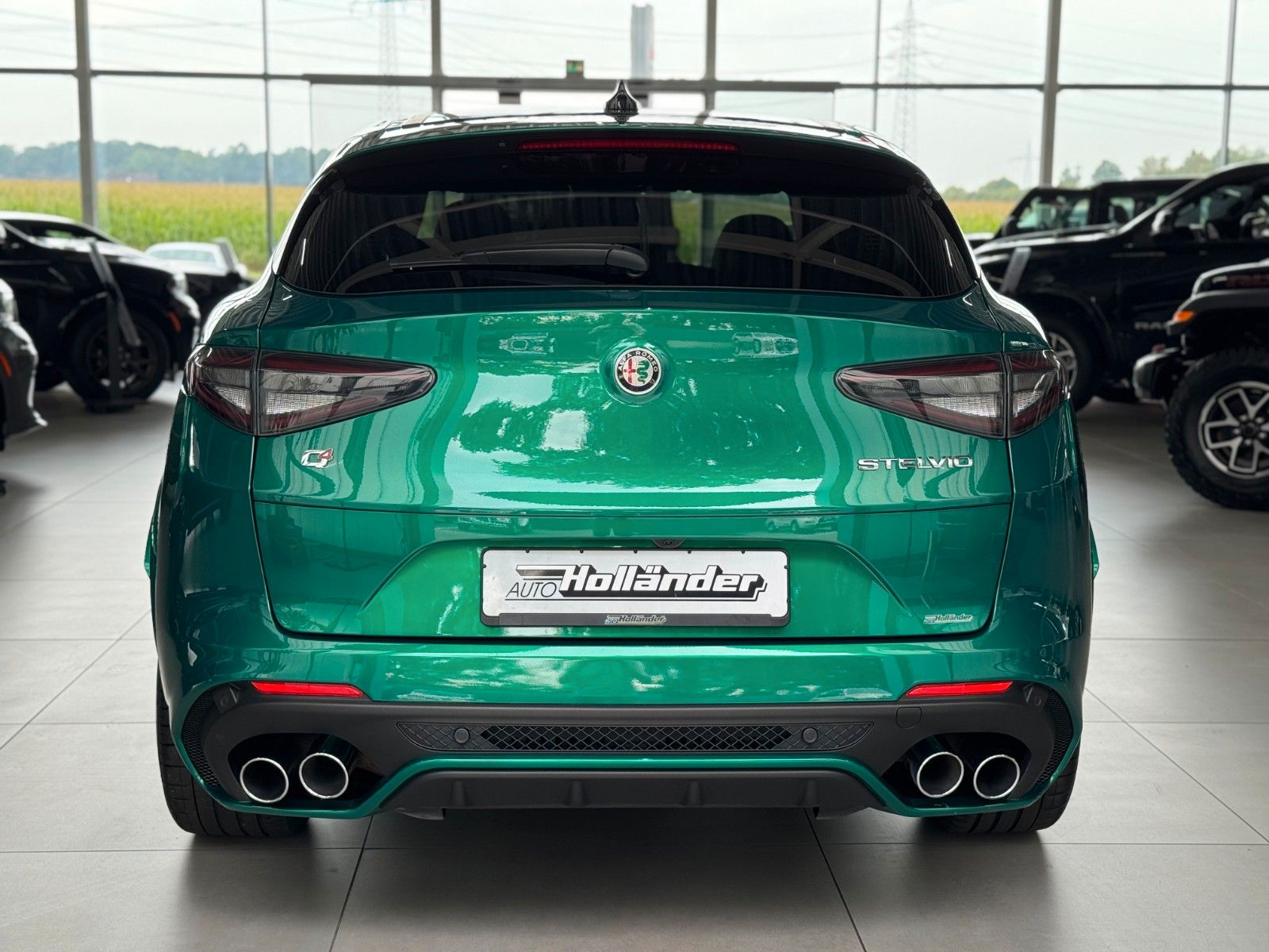 Fahrzeugabbildung Alfa Romeo Quadrifoglio Q4 ACC Assist-Paket Pano Garantie