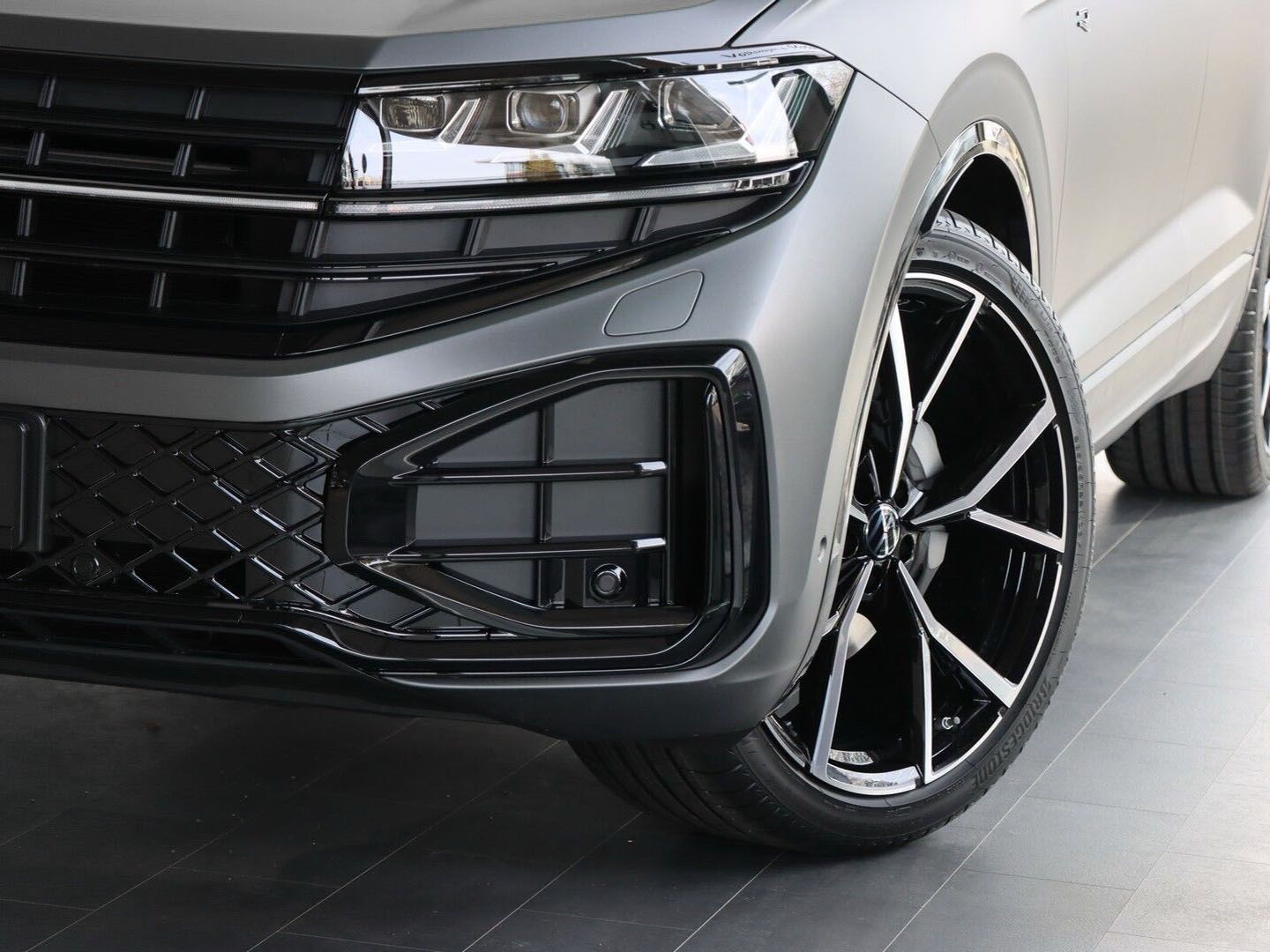 Volkswagen Touareg R-Line 4MOTION 3.0 V6 TDI SCR PANO AHK I foto 3