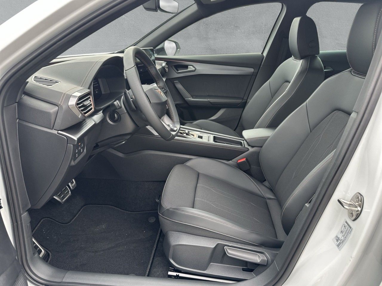 Fahrzeugabbildung CUPRA Formentor 1.5 TSI e-Hybrid 150 kW - mit KI generiert/bearbeitet