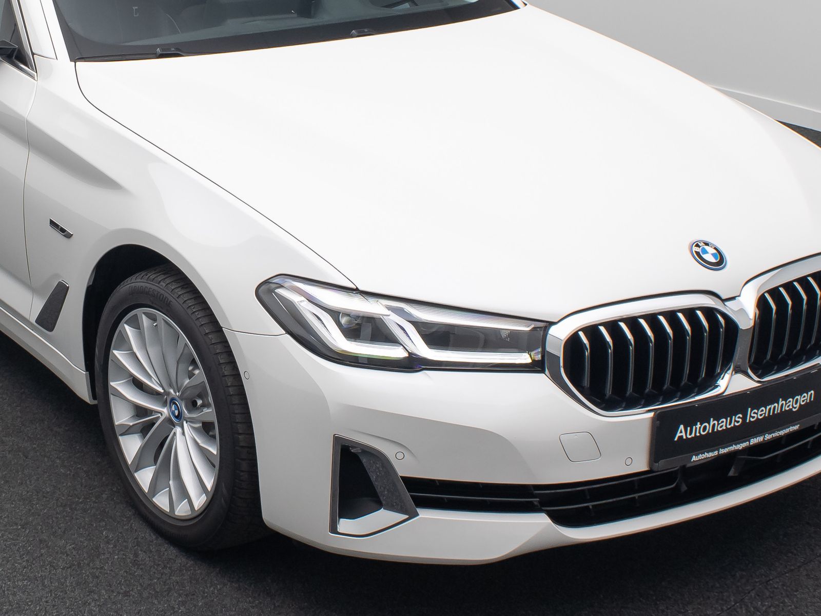 Fahrzeugabbildung BMW 530e xD Luxury Line ACC Kamera DAB H/K HUD Sport