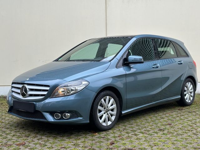 Mercedes-Benz B 180 | Panorama | Kamera | HU Neu |