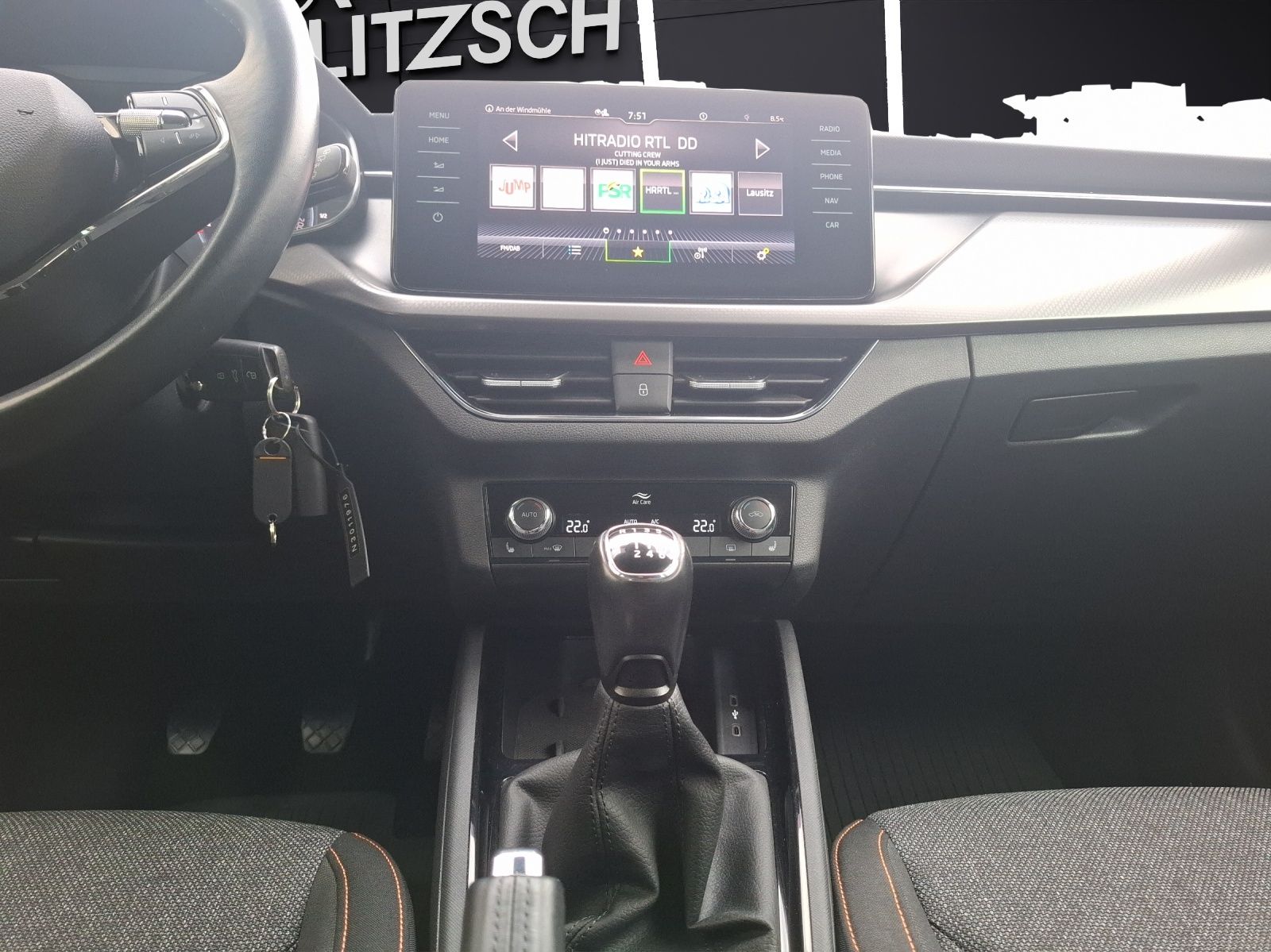 Fahrzeugabbildung SKODA Kamiq TSI Clever LED Navi AID GRA PDC SH LM