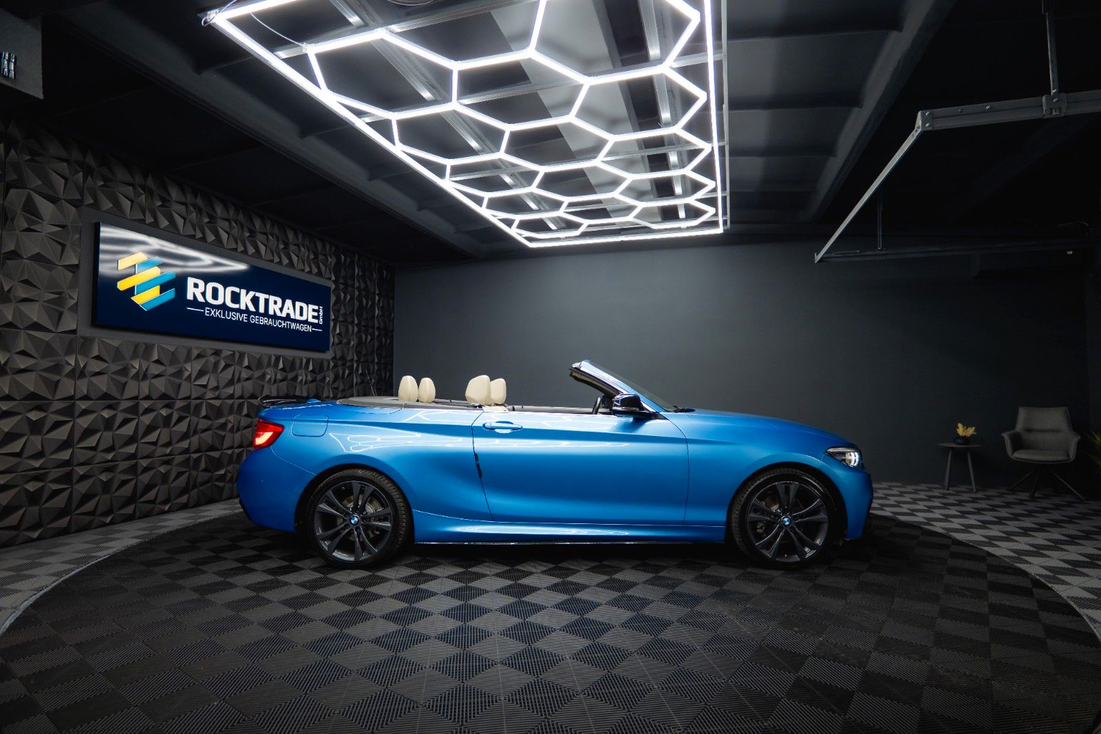 Fahrzeugabbildung BMW 230i Cabrio M-Sport Performance Shadow Line LED