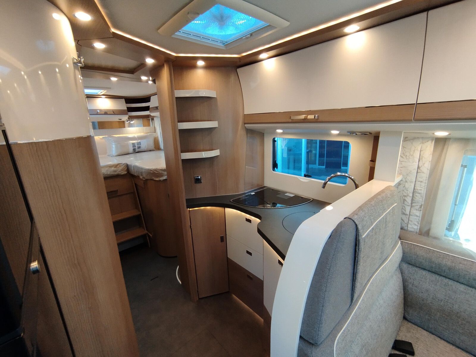 Fahrzeugabbildung Malibu T 490 RB LE comfort Mercedes,Distronic,LED,Autom