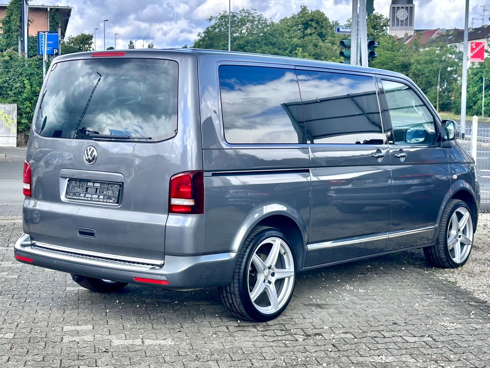 Fahrzeugabbildung Volkswagen T5 MULTIVAN CUP*MOD.2015+AUTOM+7SITZER+20LM