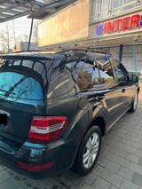 Mercedes-Benz ML 300 CDI 4MATIC BlueEFFICIENCY - - gebrauchte Mercedes-Benz ML 300 aus dem Jahr 2010