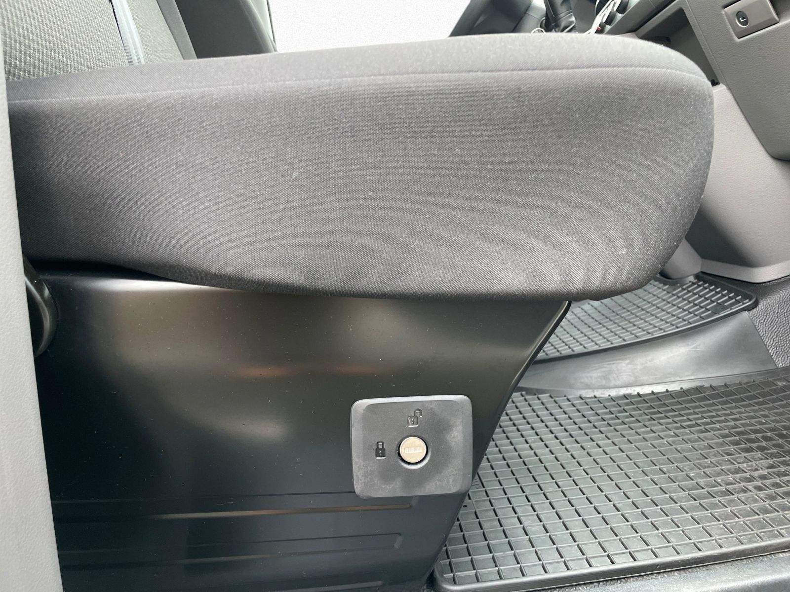 Volkswagen T6 Kombi - Bild 7