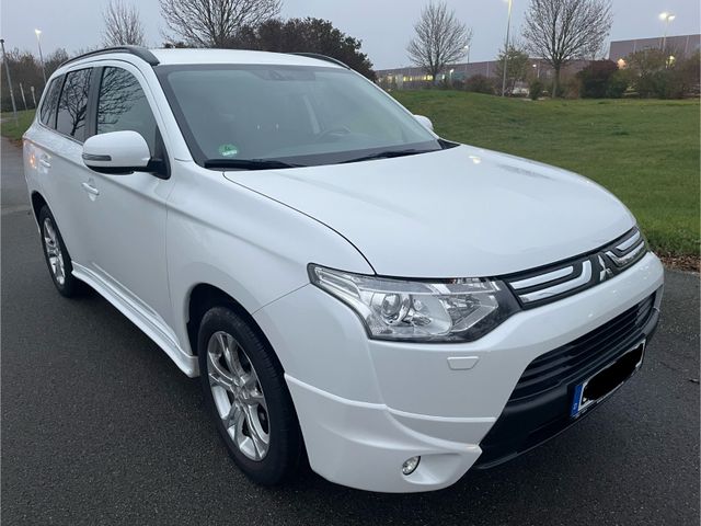 Mitsubishi Outlander 2.2 DI-D Intense 4WD TC-SST Intense