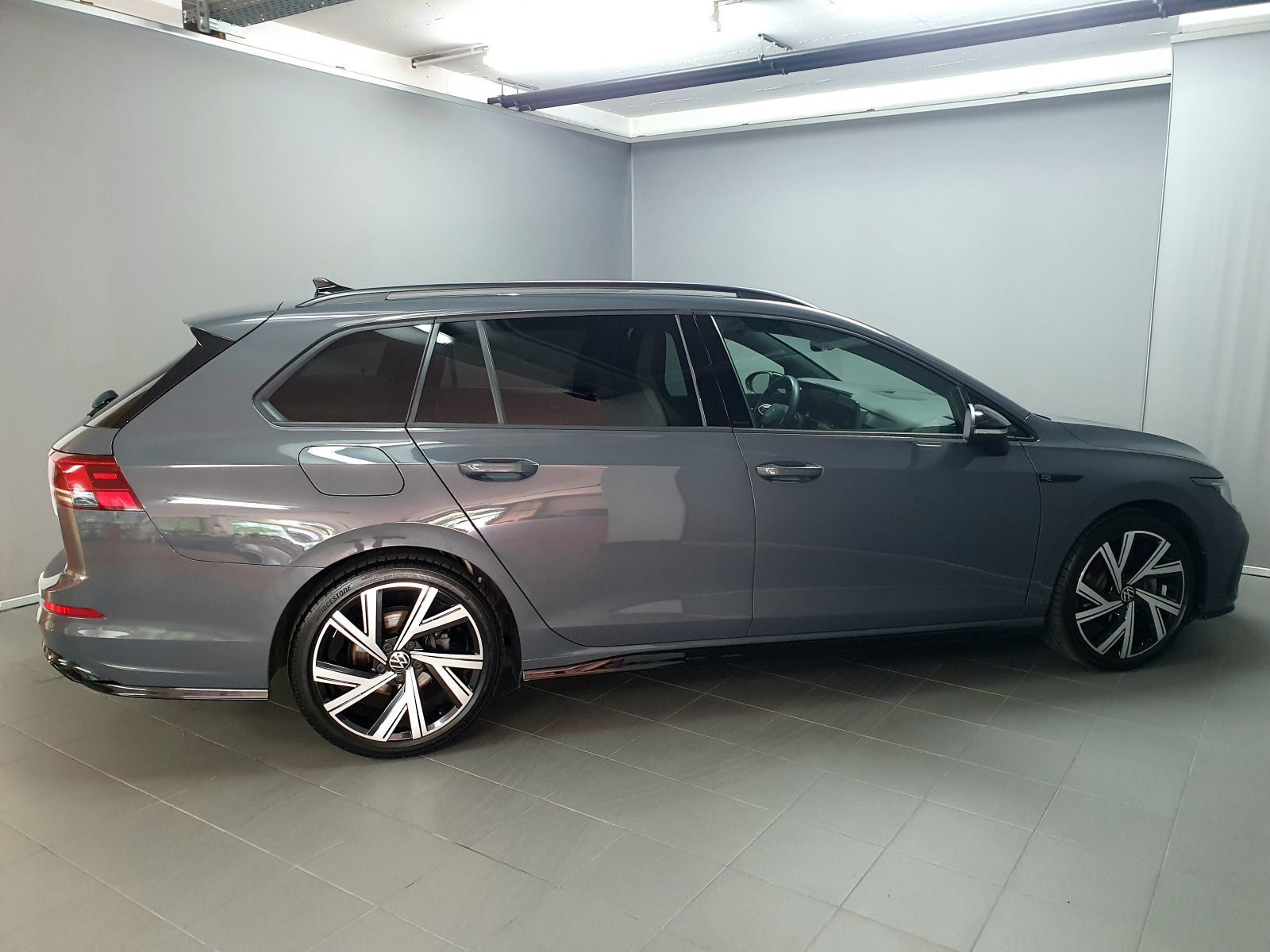 Volkswagen Golf VIII Variant 2.0TSI DSG R-Line ACC LED RFK foto 3