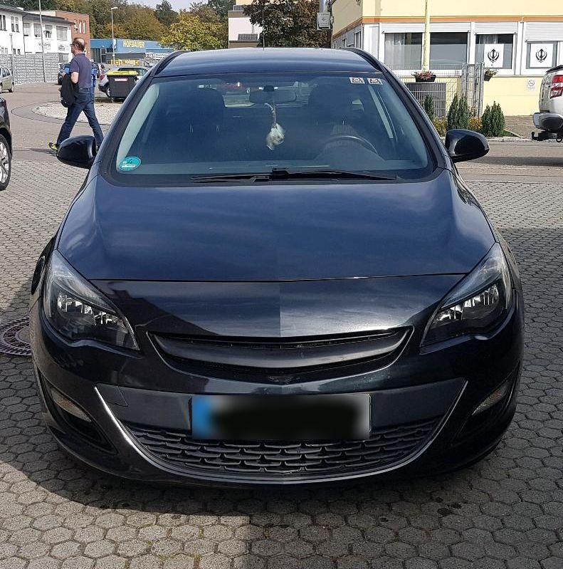 Opel Astra 2013 — rear view