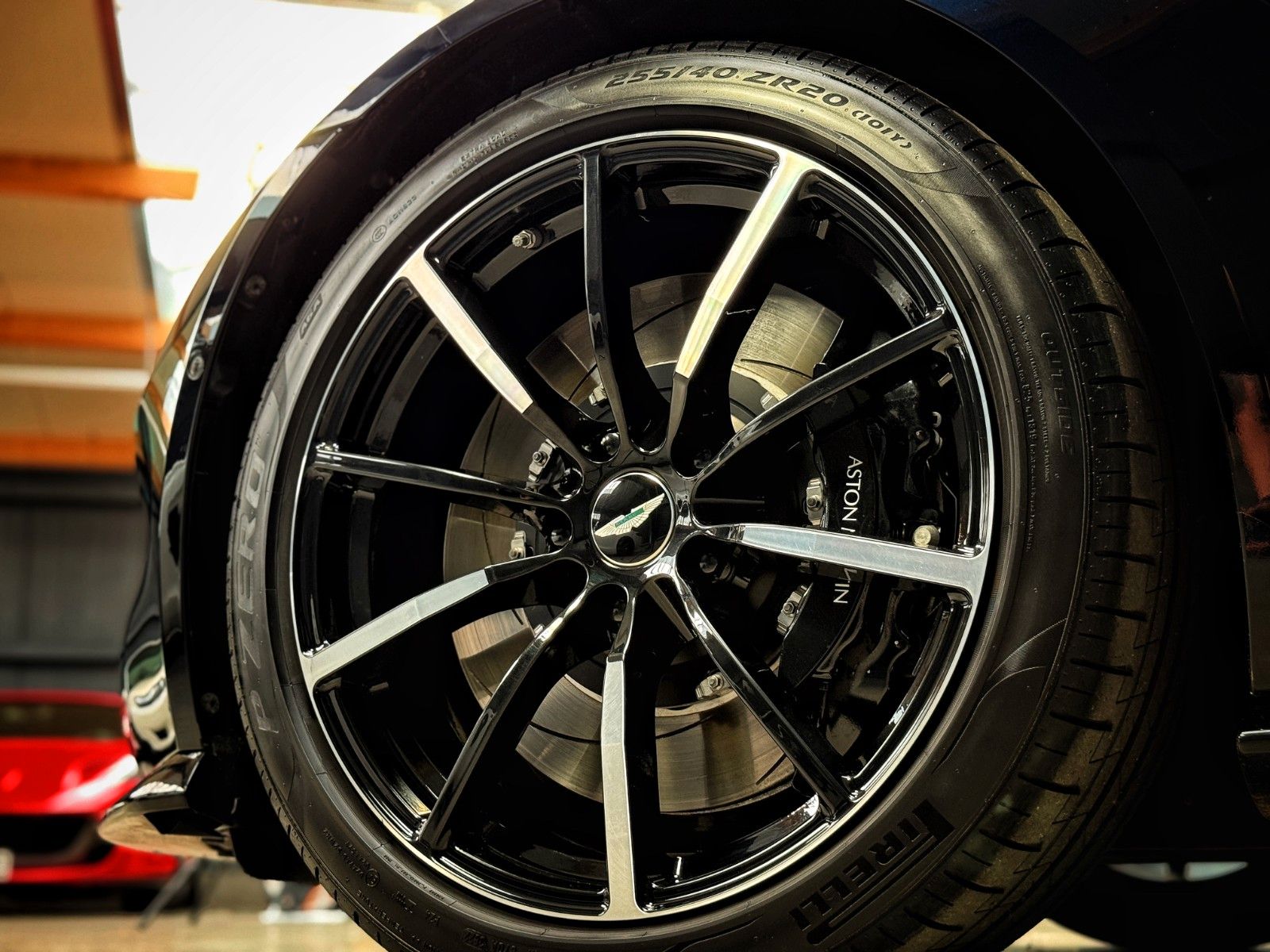 Fahrzeugabbildung Aston Martin V8 Vantage