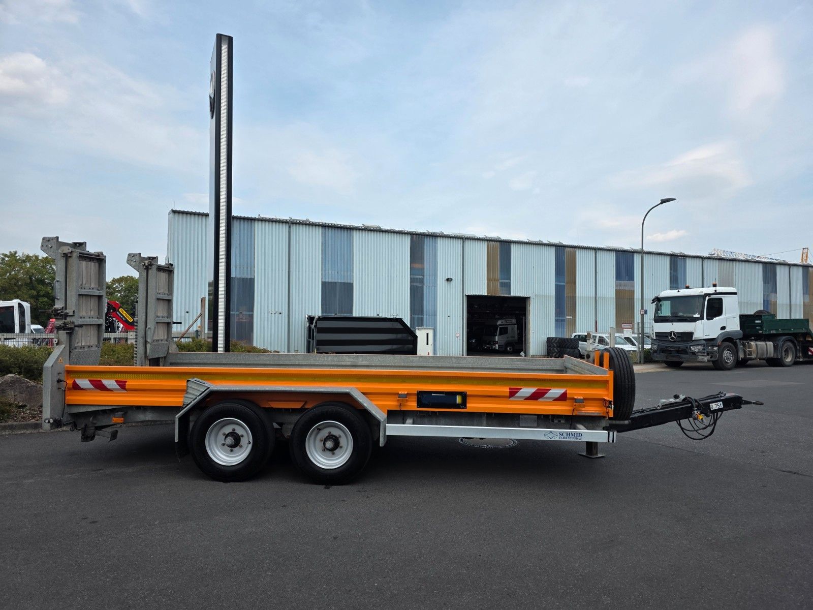 Fahrzeugabbildung Andere Schmid MTT 890 Tieflader mit Rampen