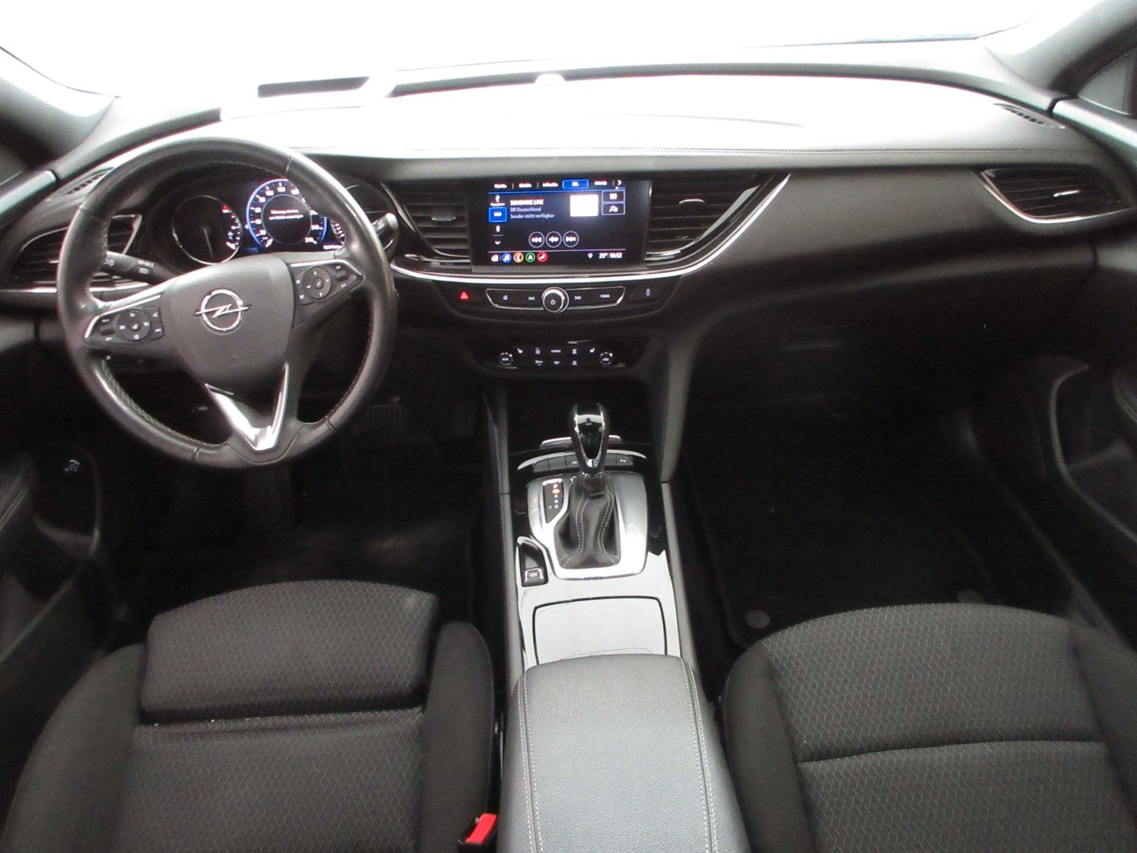 Fahrzeugabbildung Opel Insignia B ST 2.0D LED/NAVI/SHZ/LHZ/HUD
