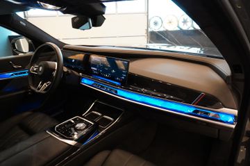 BMW 750 - 12