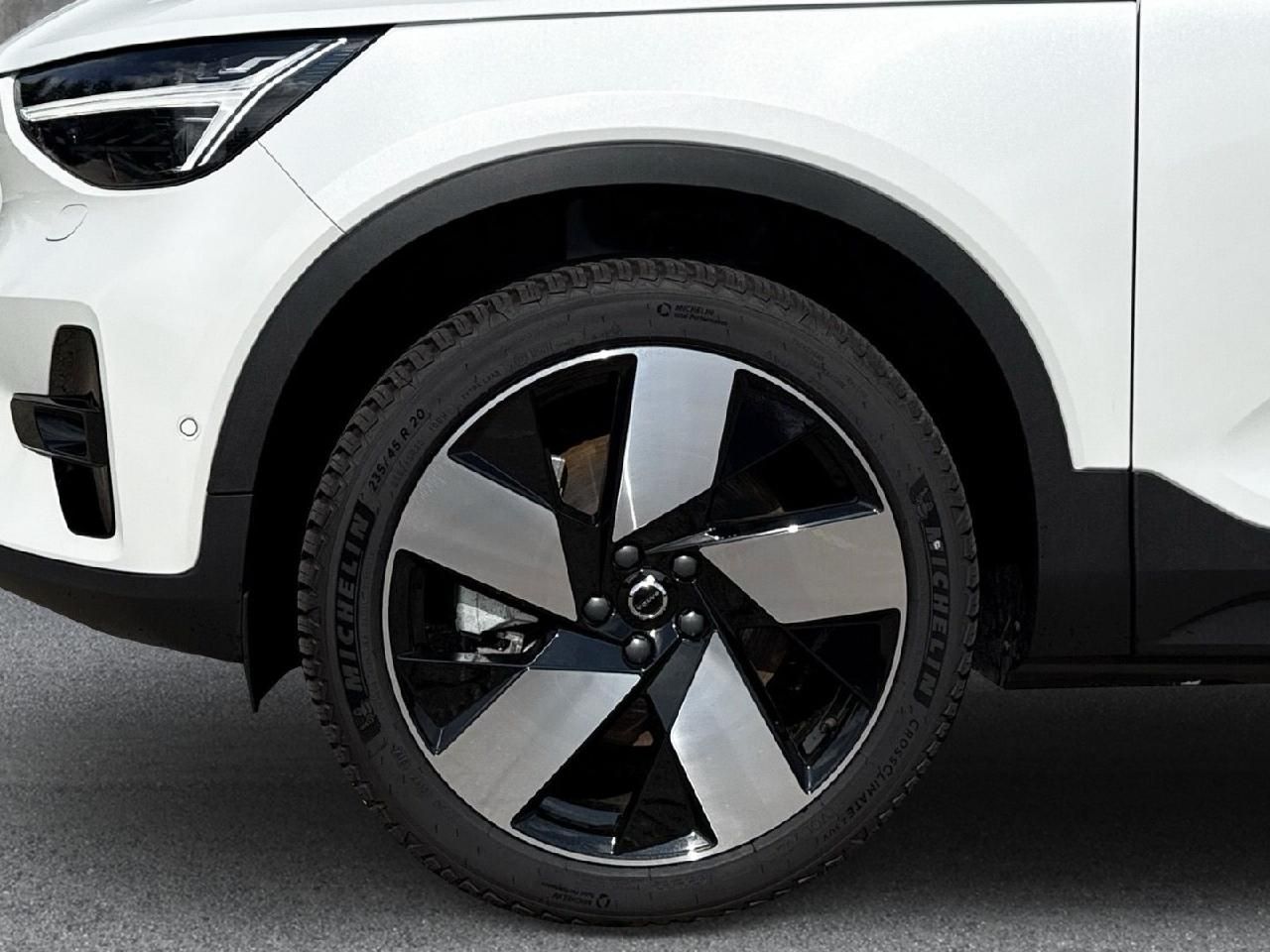 Fahrzeugabbildung Volvo XC40 Ultimate Recharge Pure Electric AWD