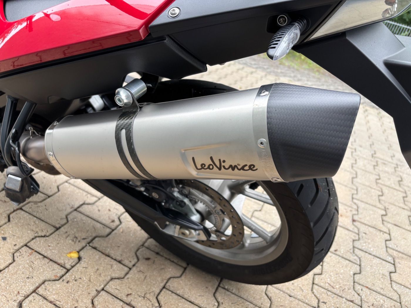 Fahrzeugabbildung BMW F 700 GS Tieferlegung LeoVince Endschalldämpfer
