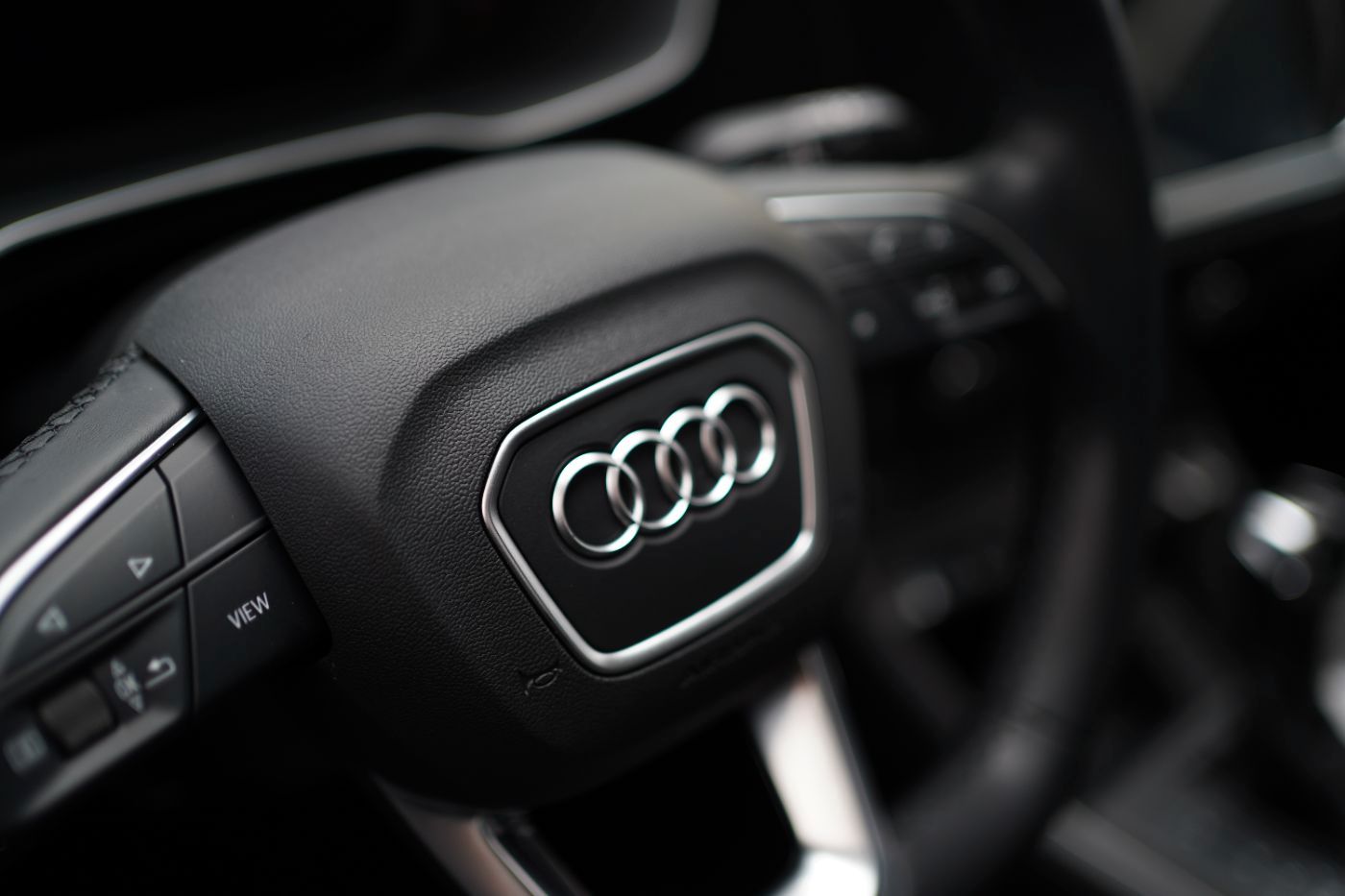 Fahrzeugabbildung Audi Q3 40 TFSI quattro S Line +Komfortzugang+LED+AHK