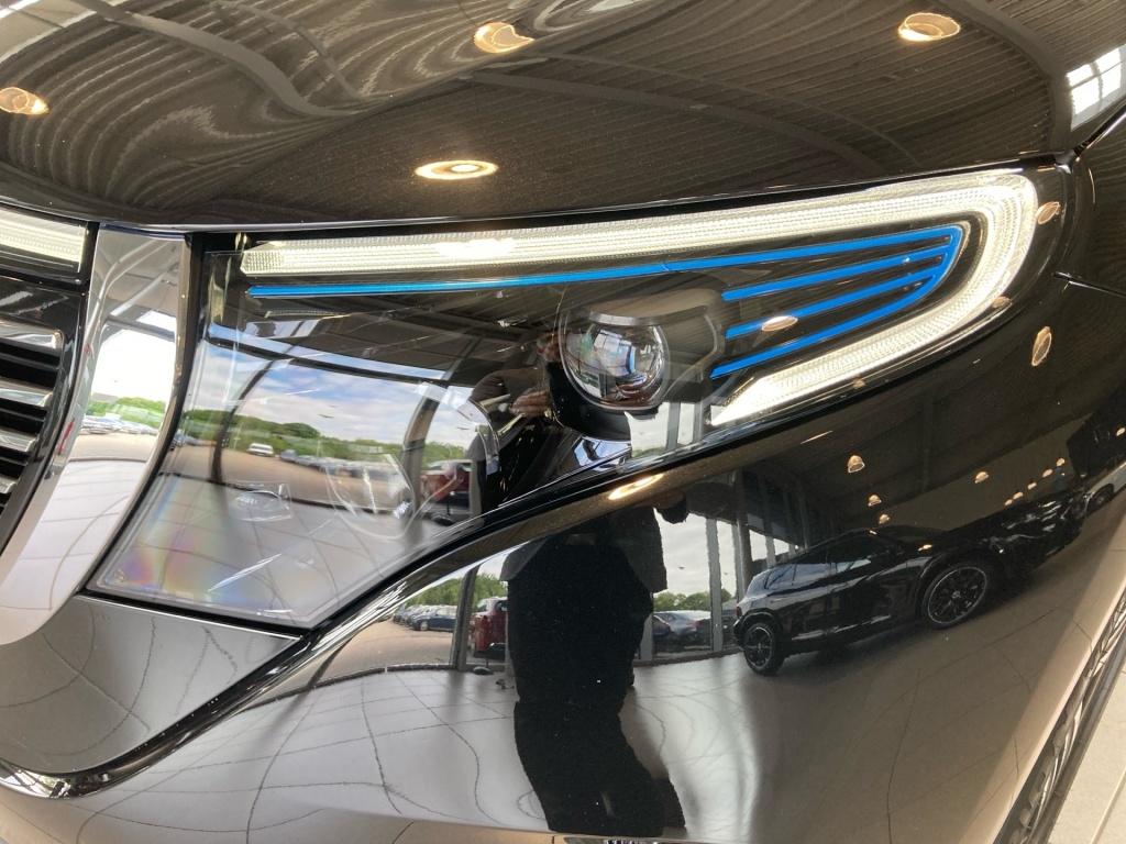Mercedes-Benz EQC 400 4M MBUX+Ambiente+Mbeam+KAMERA+360°+AUT