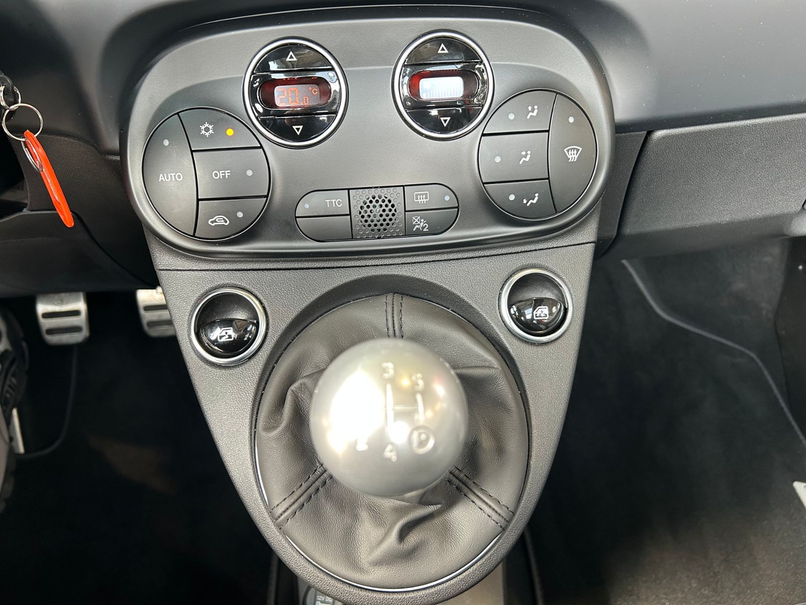 Fahrzeugabbildung Abarth 695C Cabrio Turismo BEATS NAV LEDER ALU