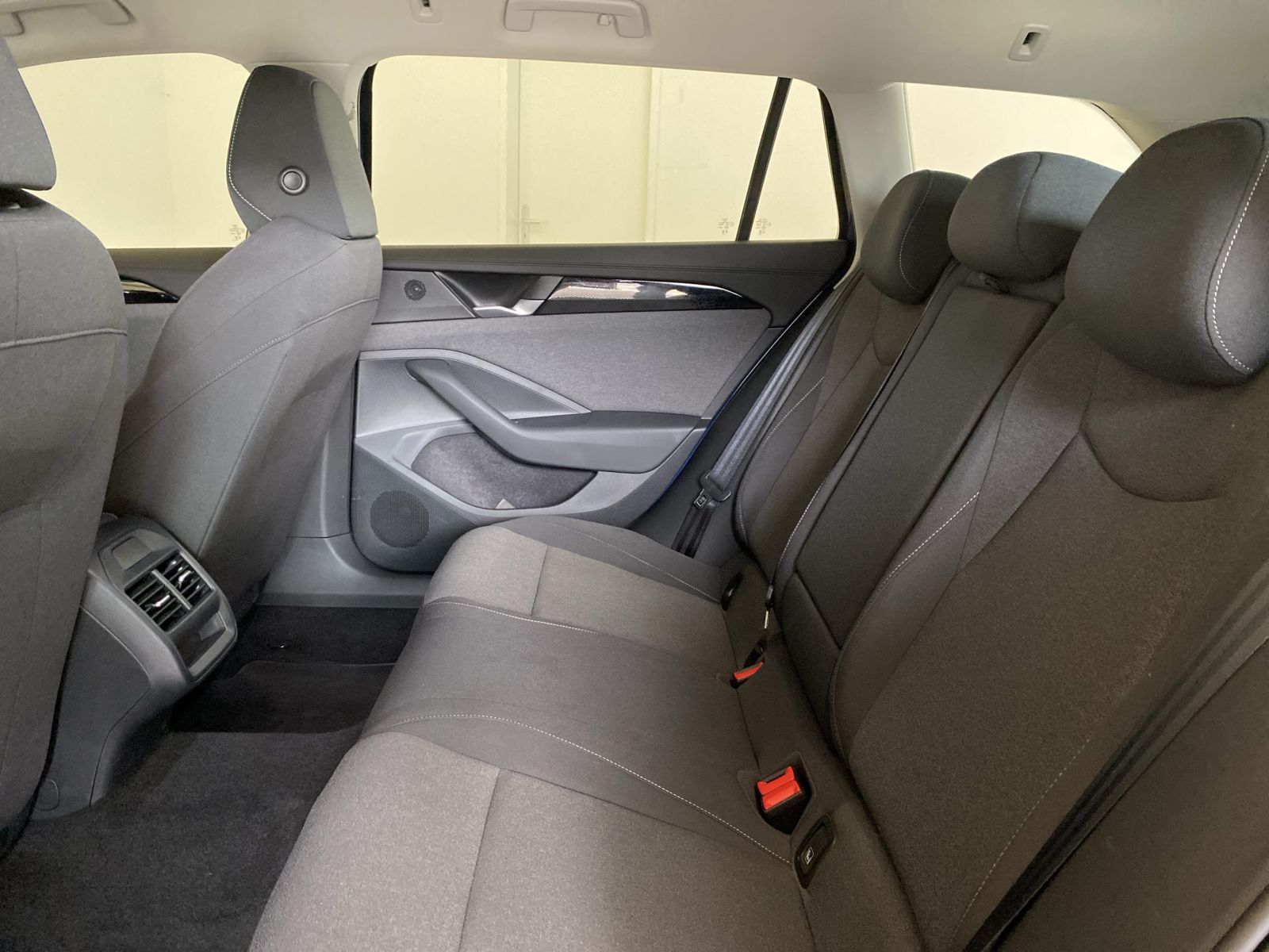 Volkswagen Passat Variant - Bild 8
