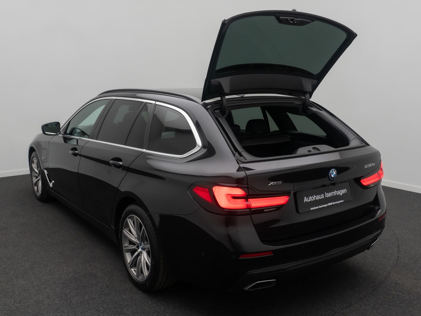 Fahrzeugabbildung BMW 530e xD Panorama 360&deg;DAB HiFi 4xKlima AHK Alarm
