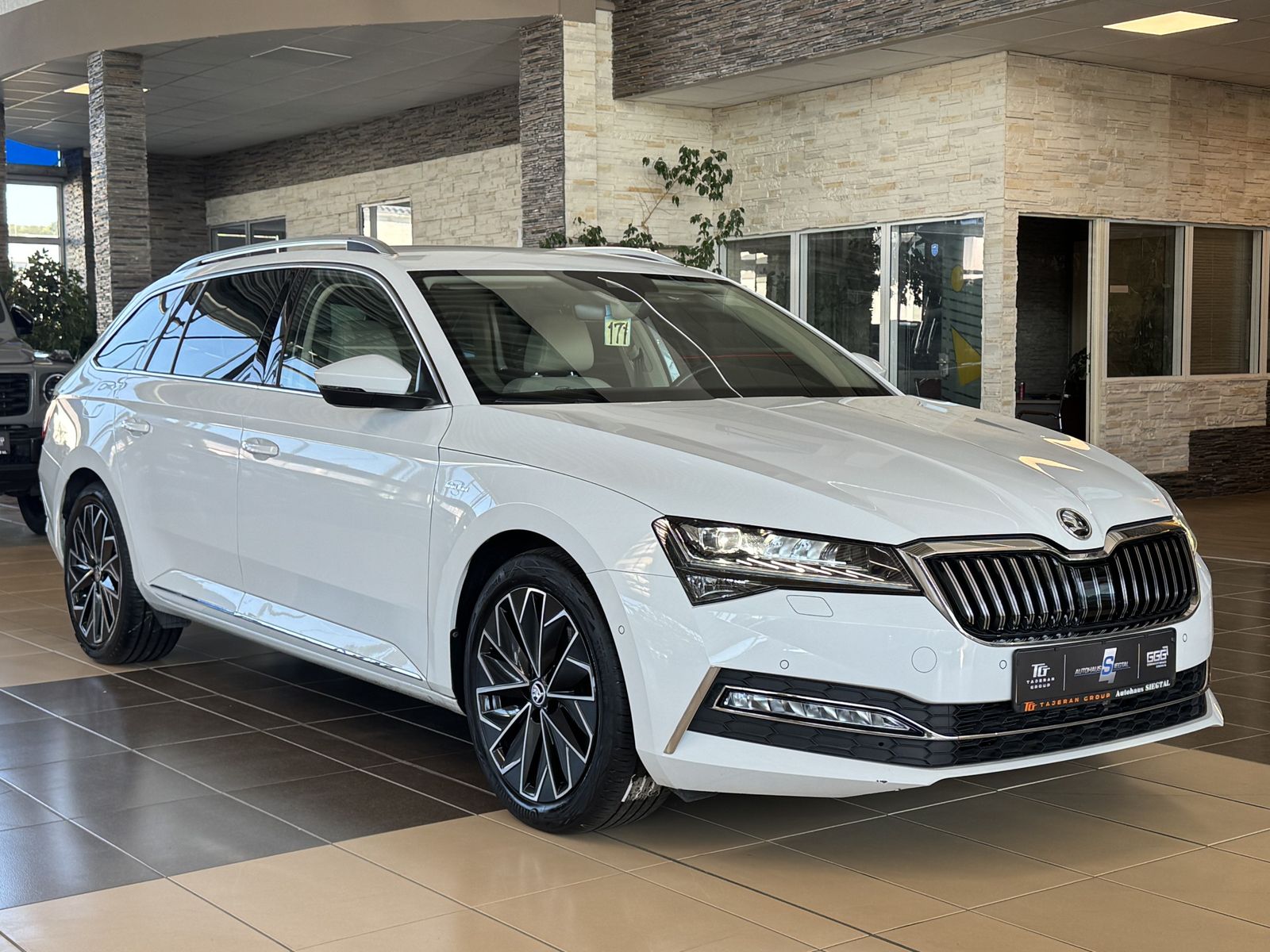 Skoda Superb L&K Leder Memory R.Cam Navi AHK ACC LED