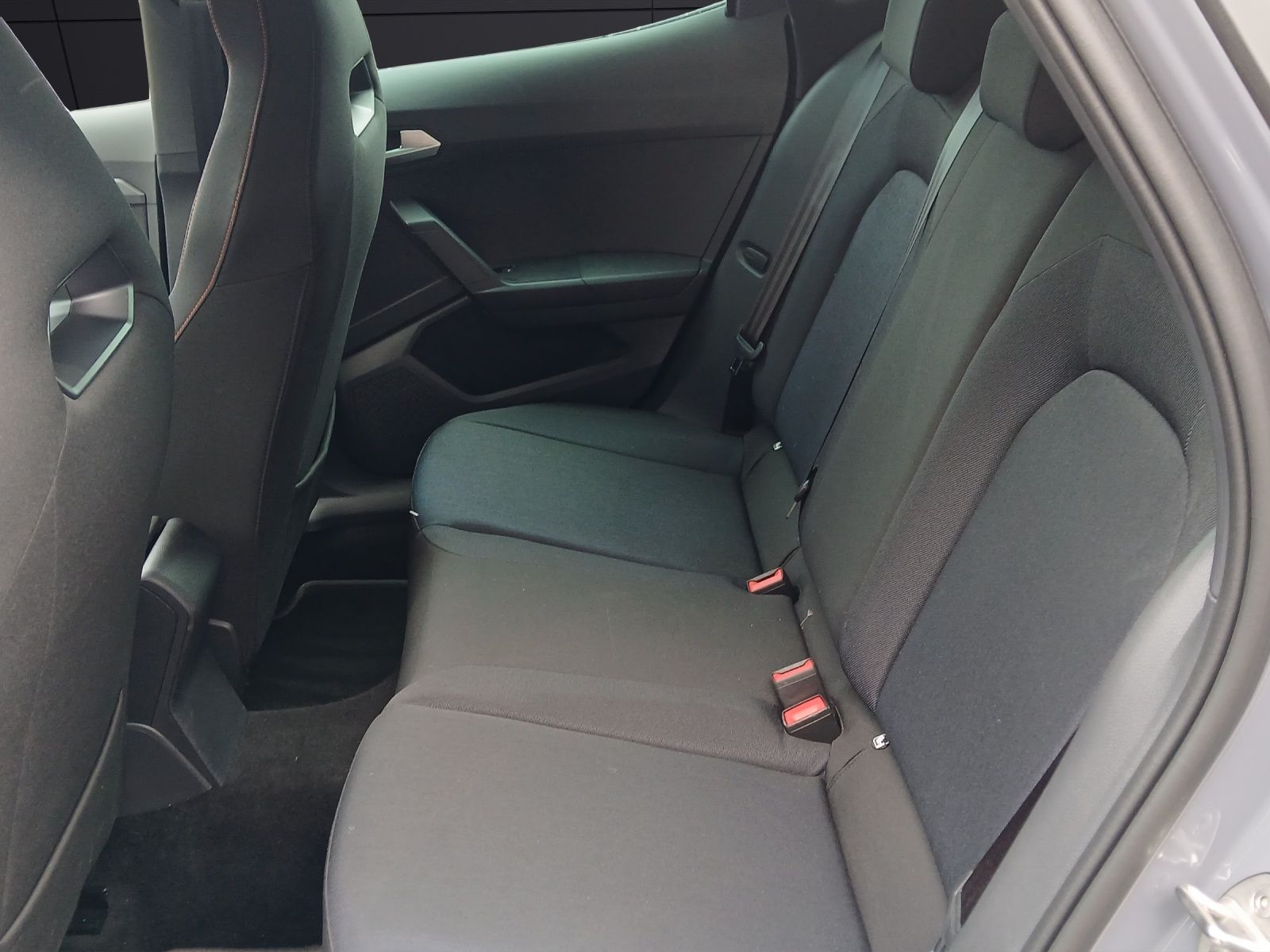 Fahrzeugabbildung SEAT Arona TSI FR Black Edition DSG LED Navi AID ACC