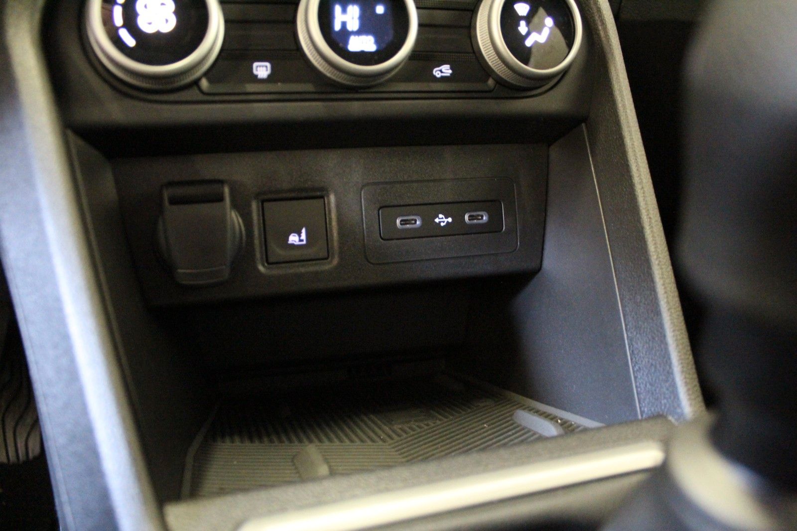 Fahrzeugabbildung Dacia Jogger TCe 110 Extreme 7-Sitzer  MY26 *Winterp.*