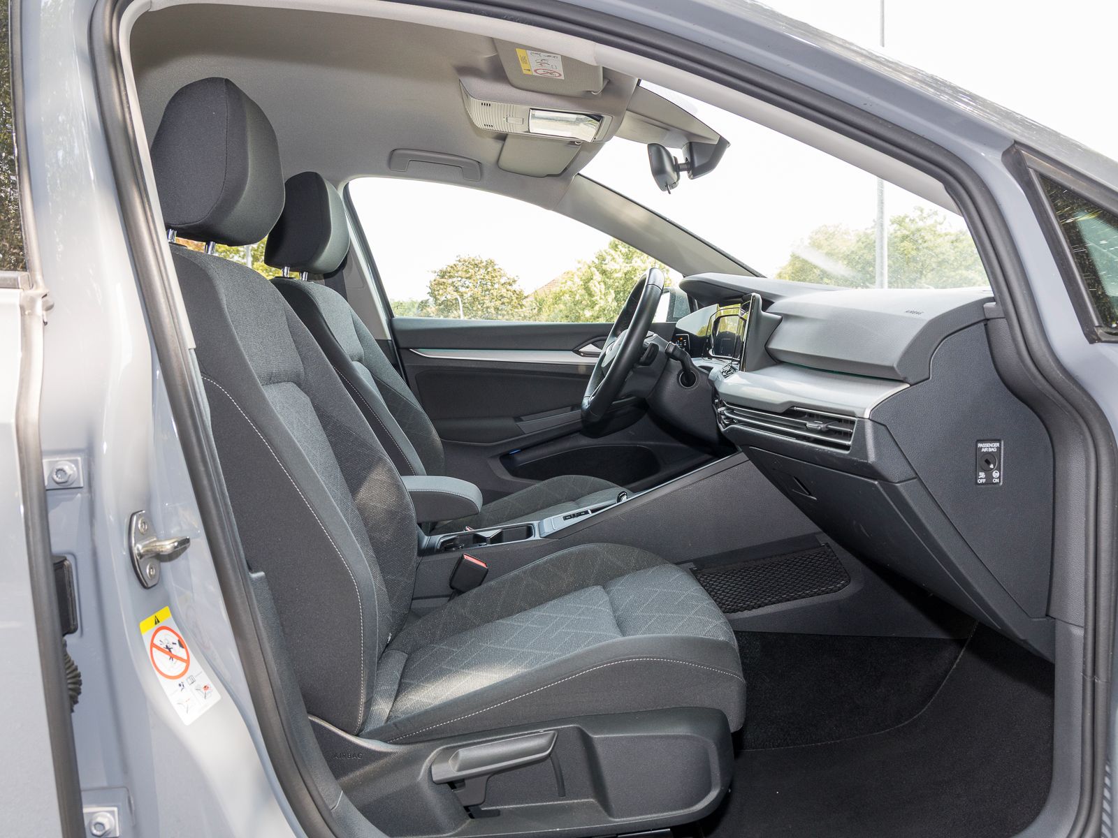 Volkswagen Golf VIII 2.0 TDI DSG Life NAVI AHK REARVIEW GJ- imagem 3