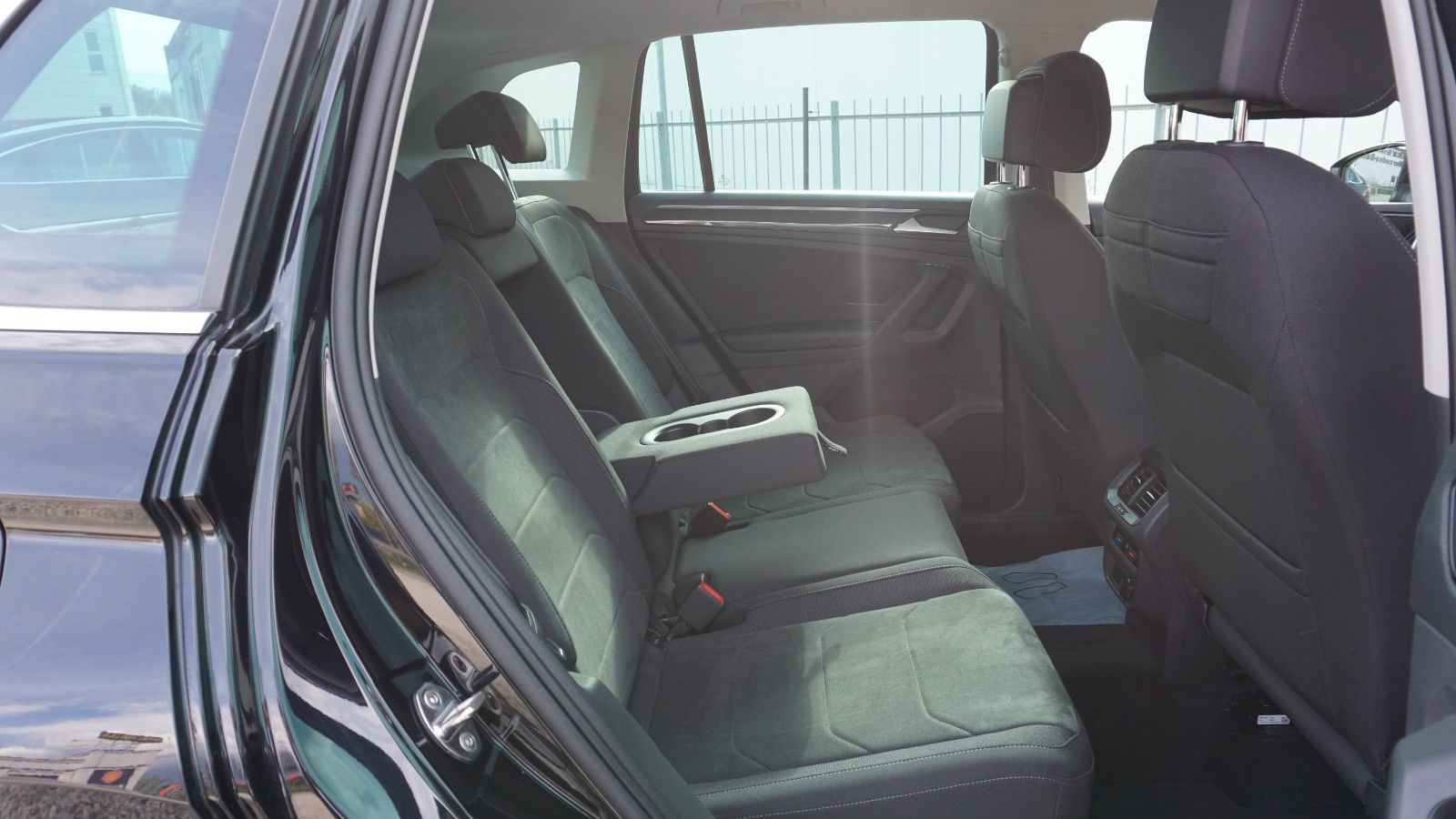 Fahrzeugabbildung Volkswagen Tiguan Elegance 4M, Kamera, Navi, AHK, IQ.Light