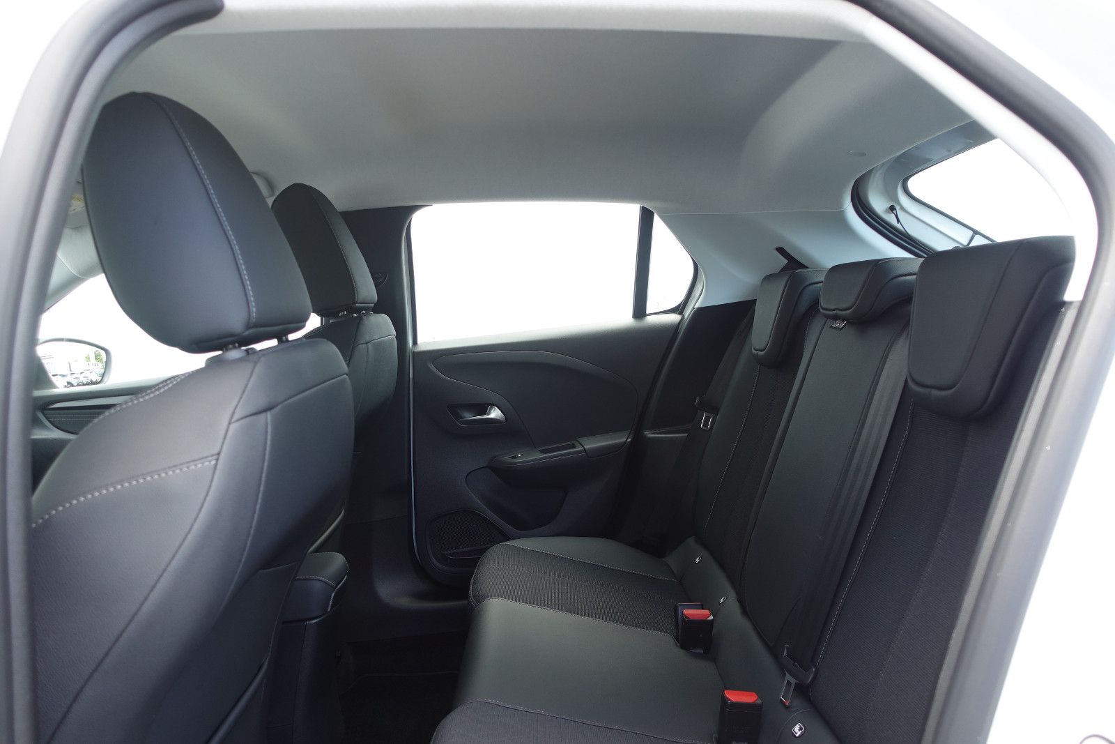Fahrzeugabbildung Opel Corsa 1.2T Elegance Automatik Navi,Kamera,PDC,SH